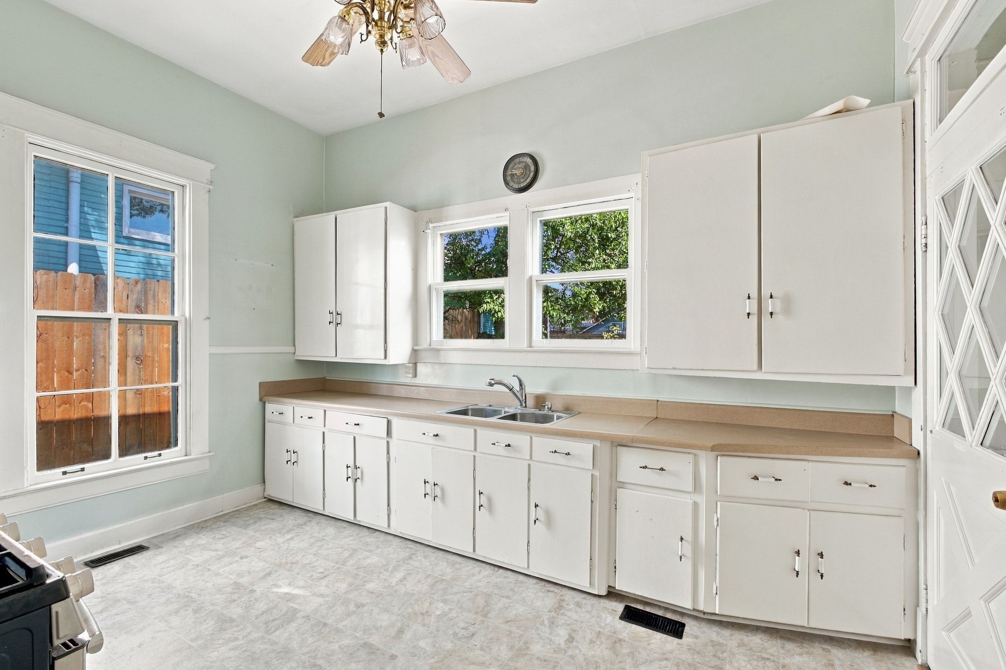 206 Manchester Ave