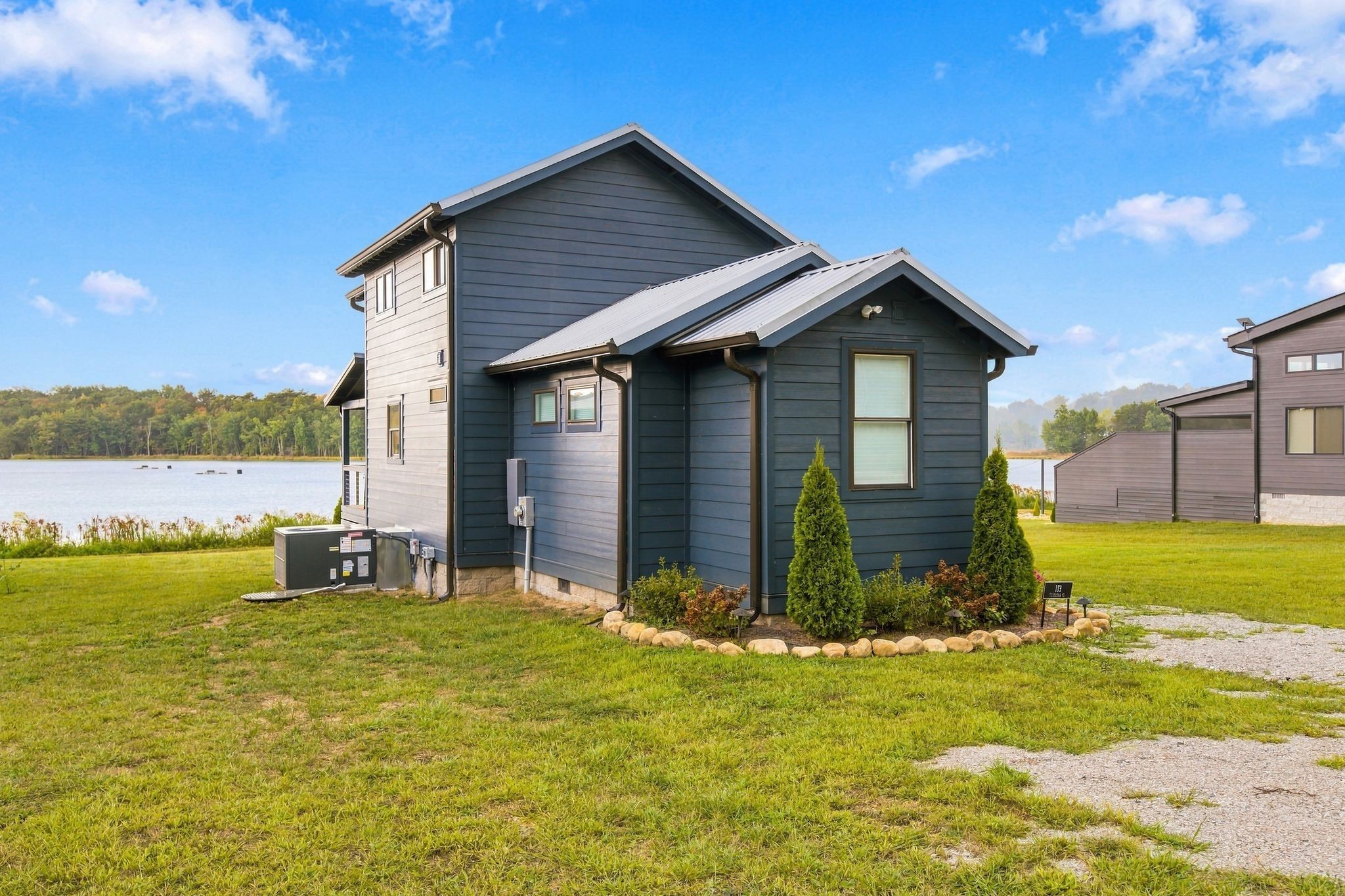113 Shoreside Ct