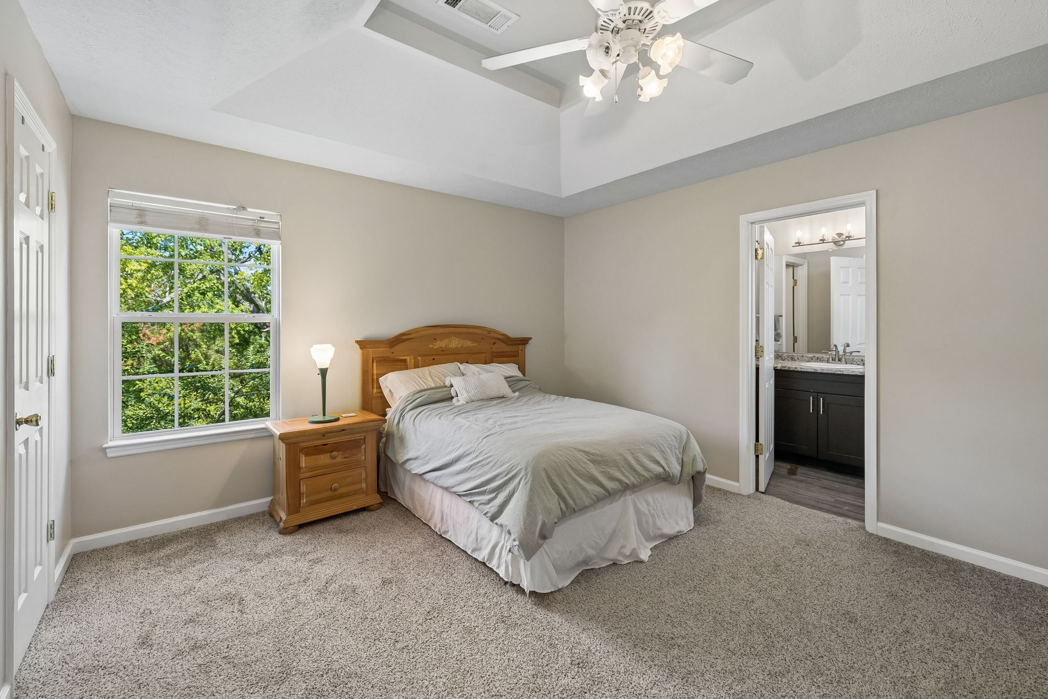 2112 Candlebrook Ct