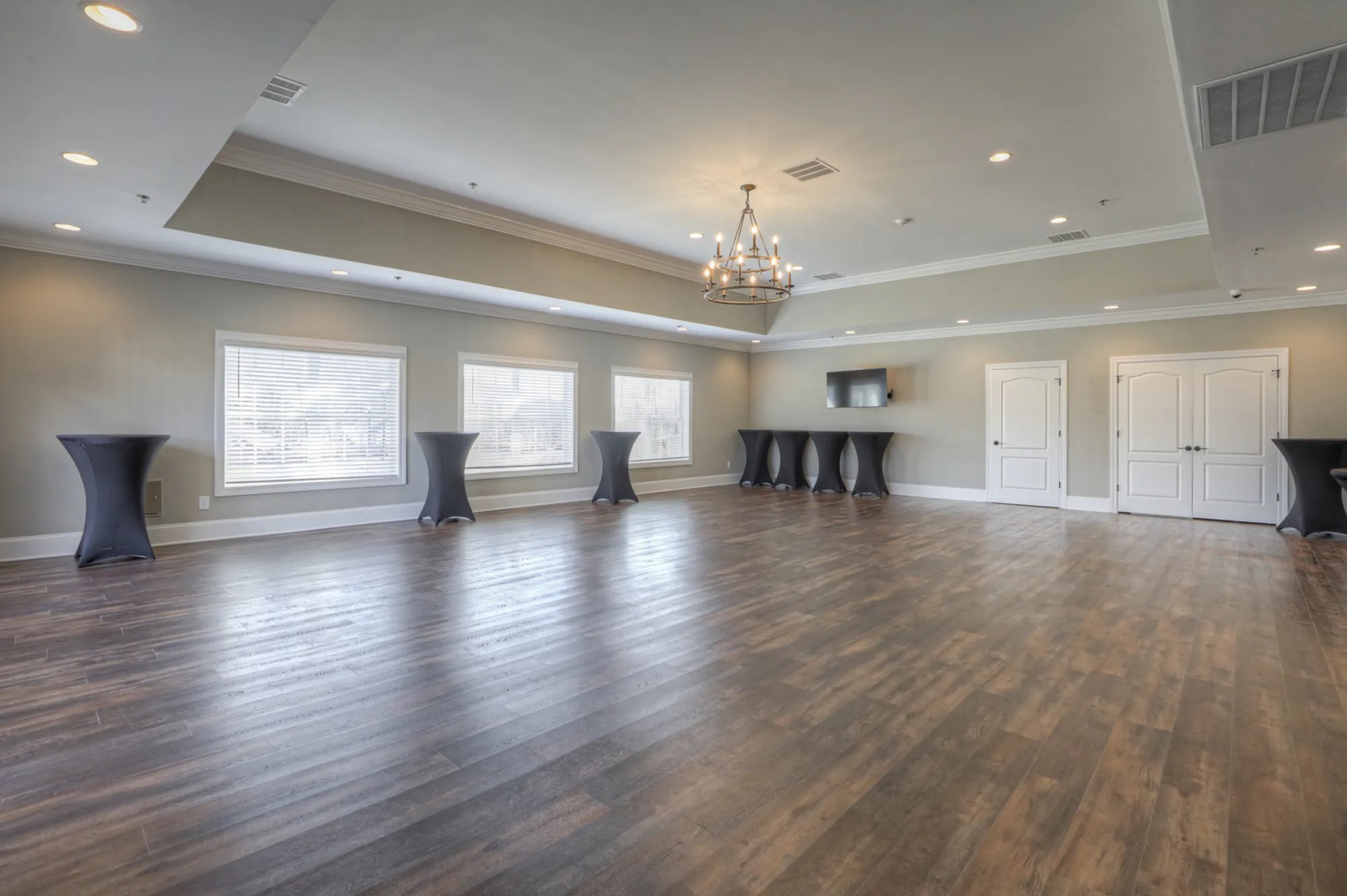 867 Meadowcrest Way