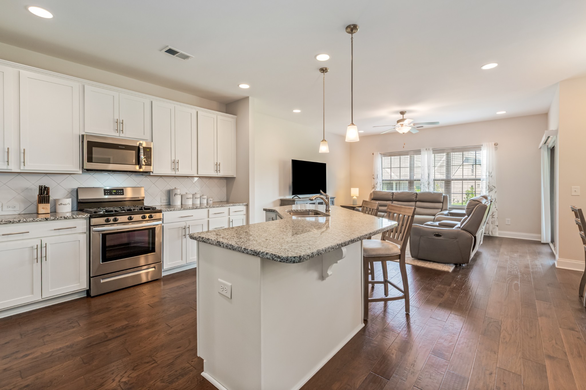 867 Meadowcrest Way