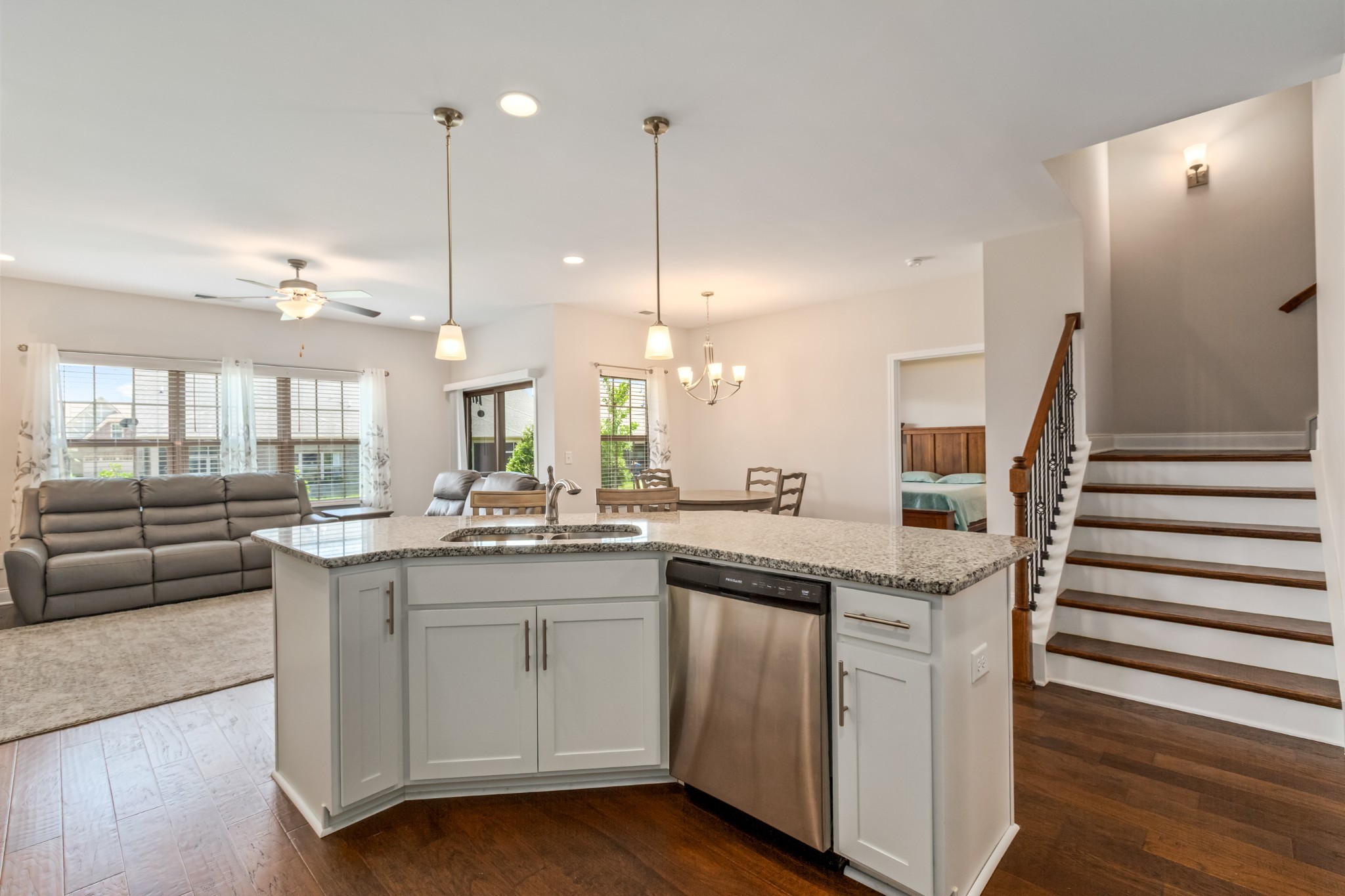 867 Meadowcrest Way