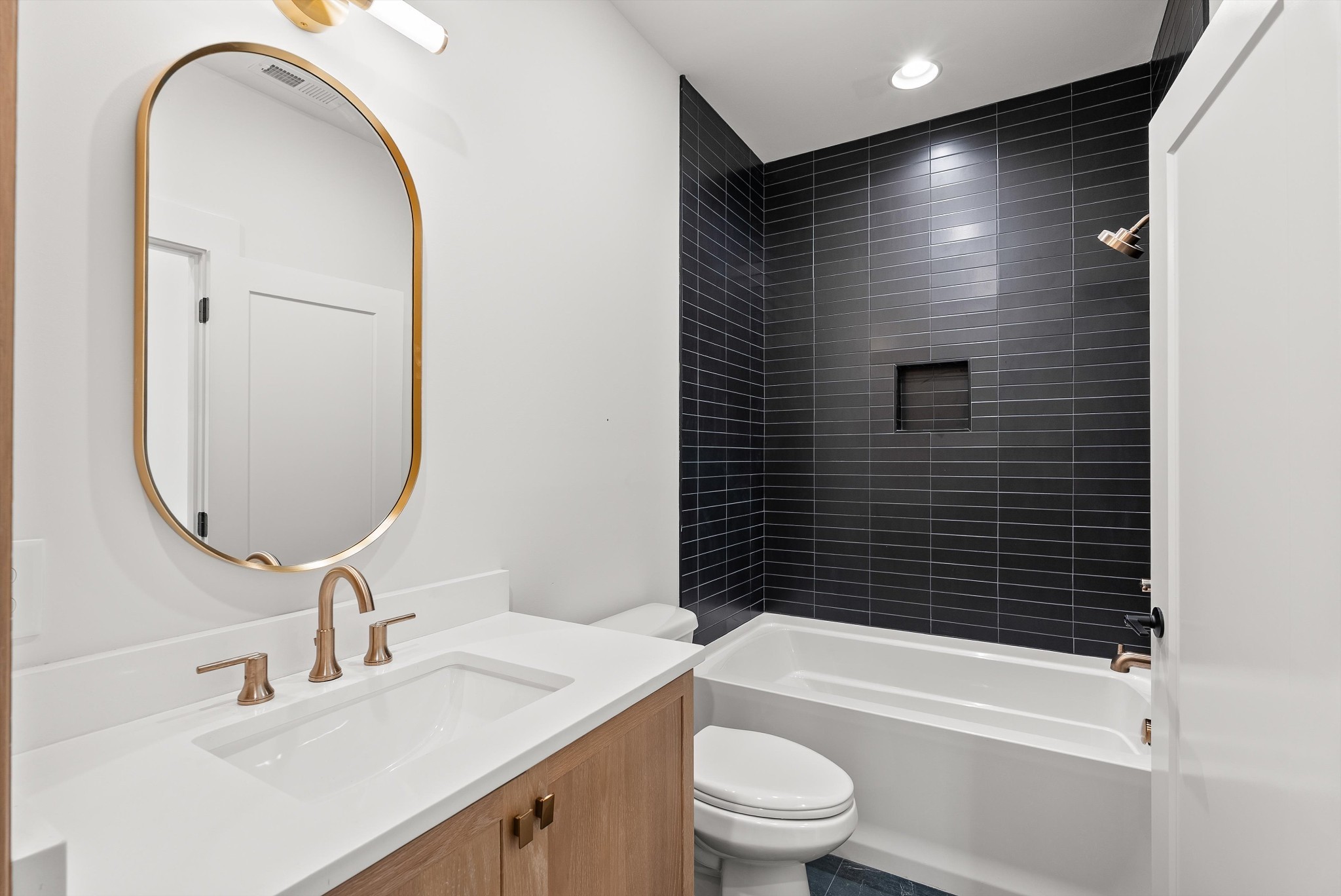 1305 Alderwood Pass
