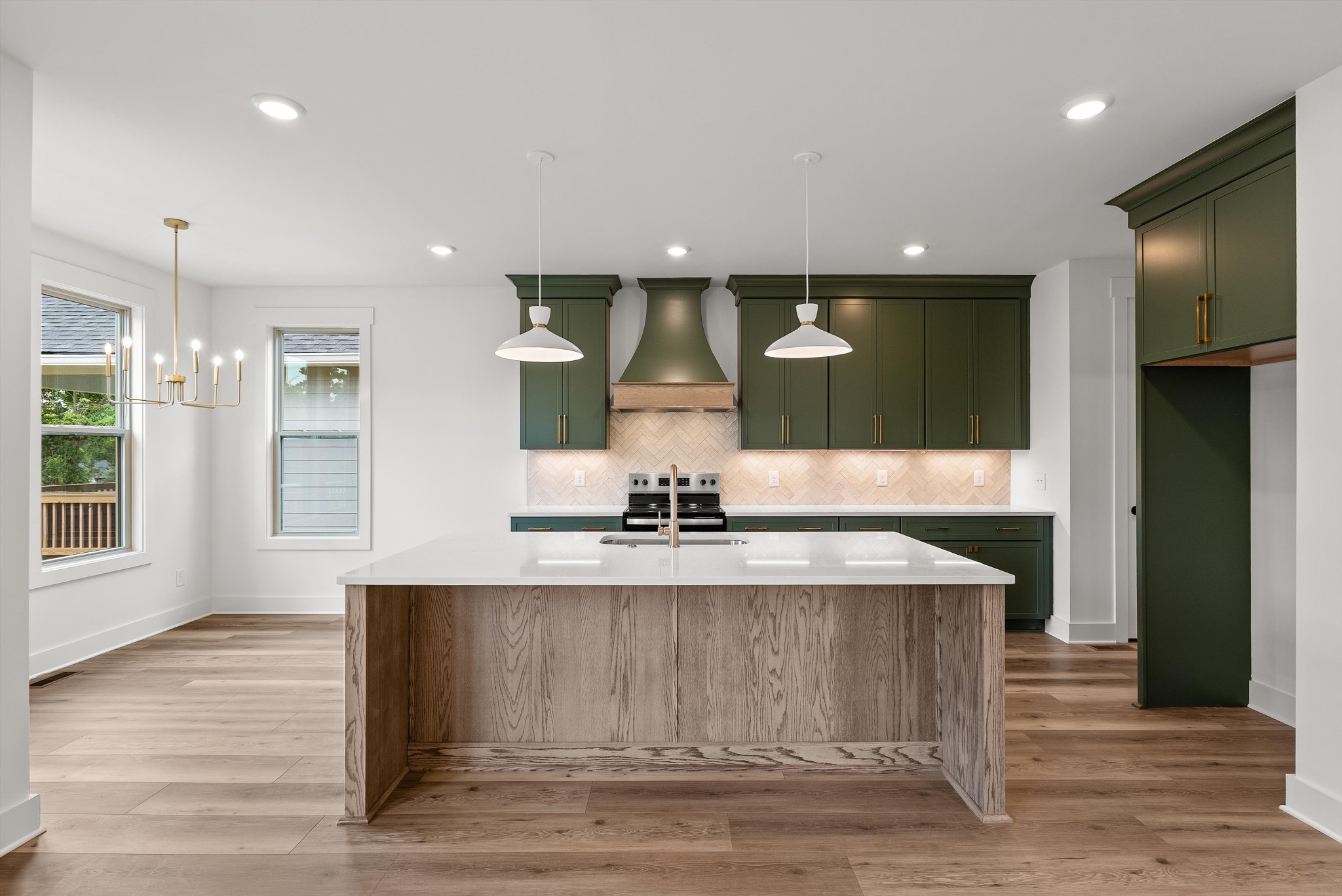 1305 Alderwood Pass