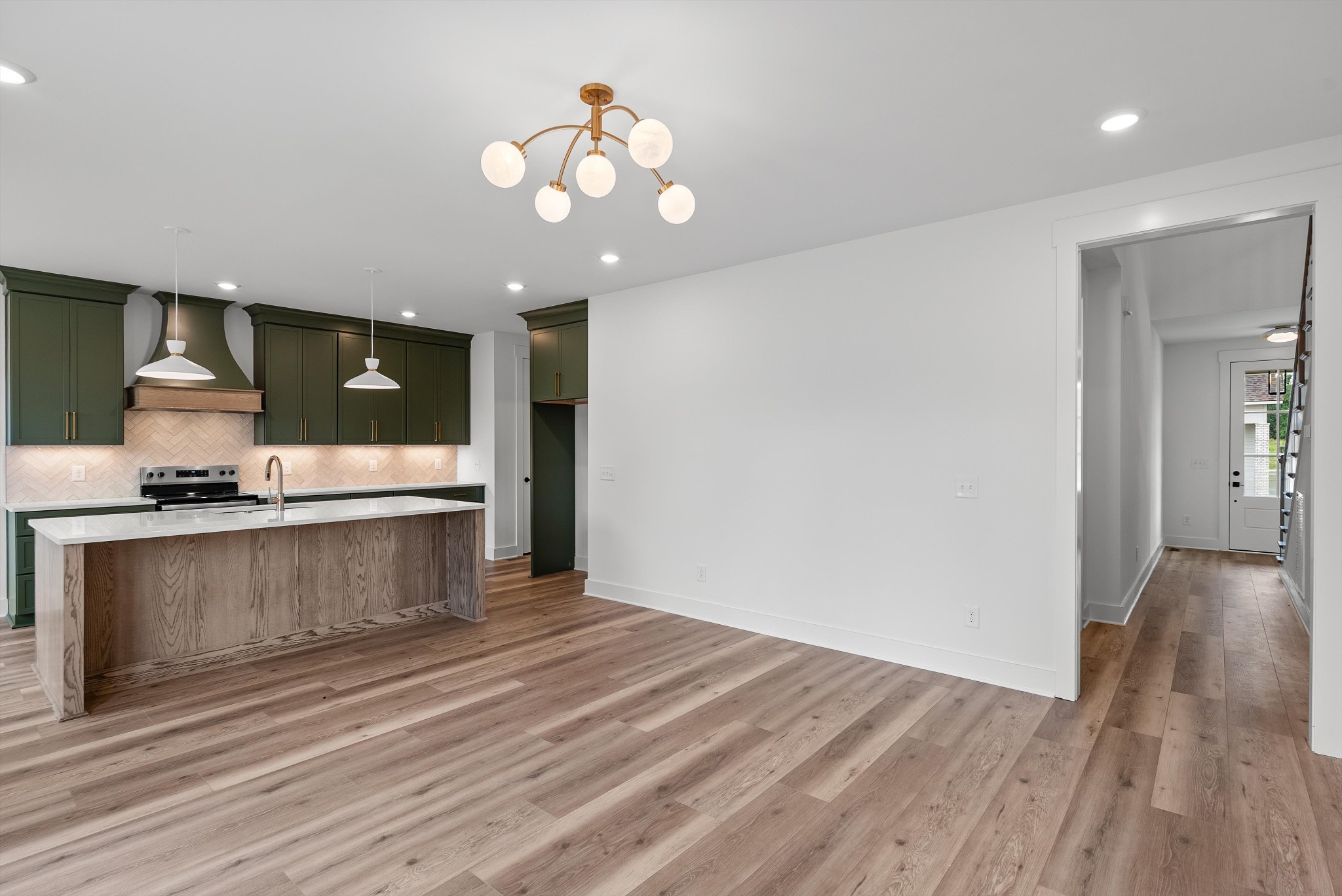 1305 Alderwood Pass