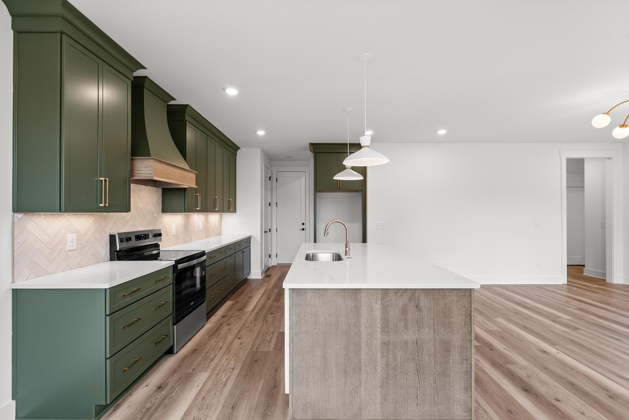 1305 Alderwood Pass