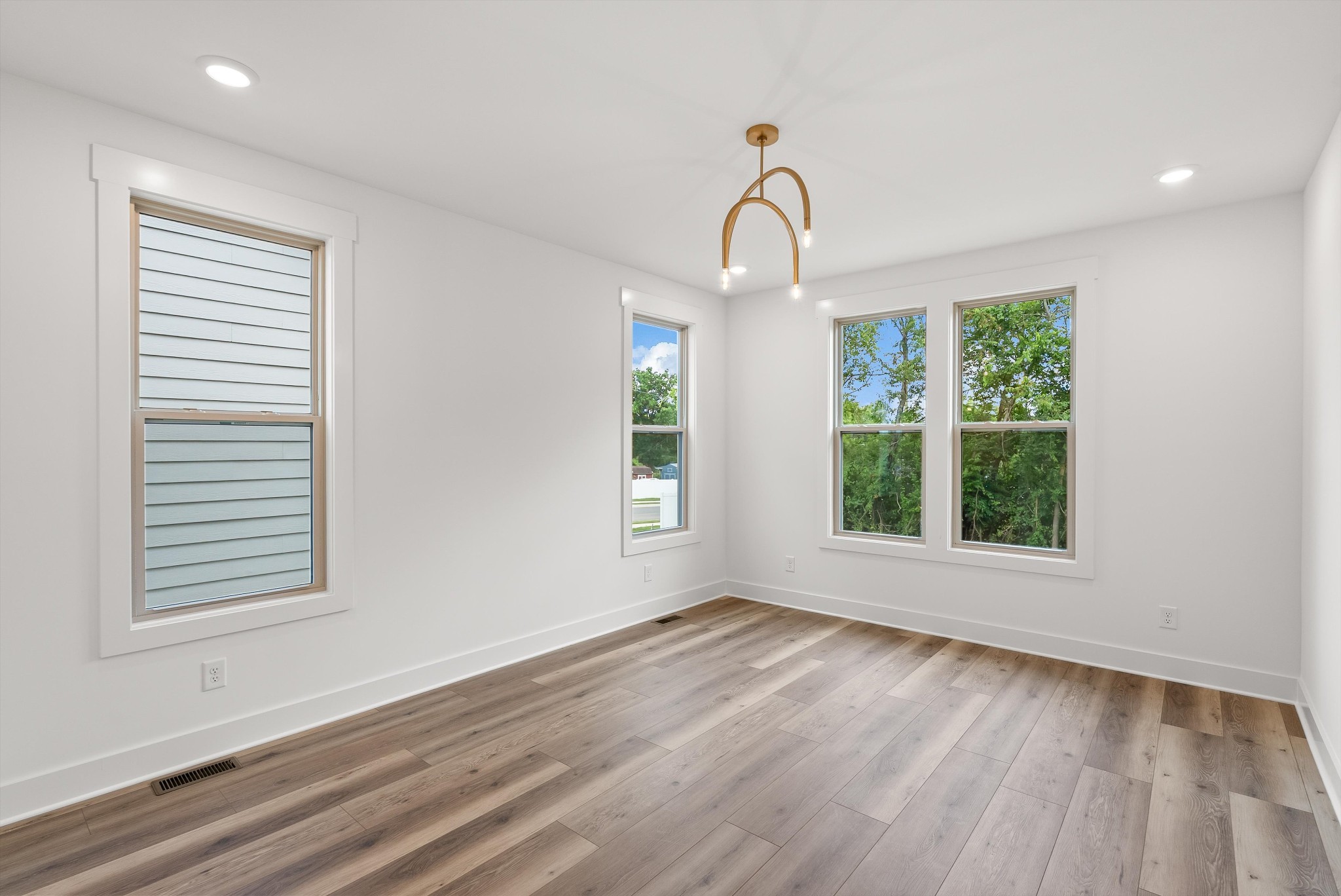 1305 Alderwood Pass