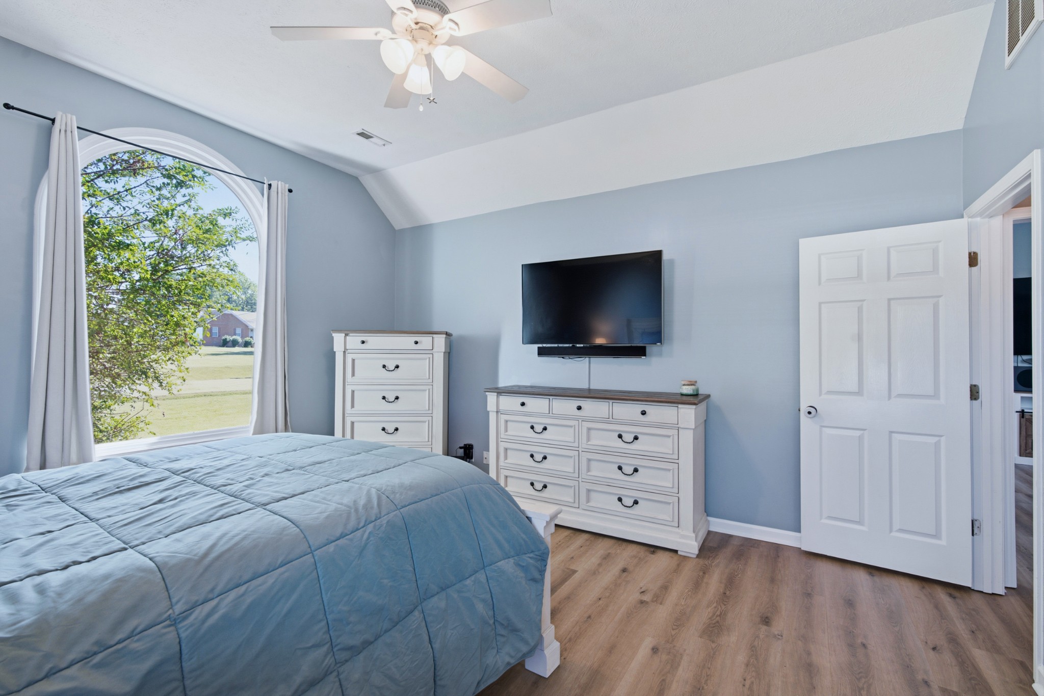 1050 Moncrief Cir