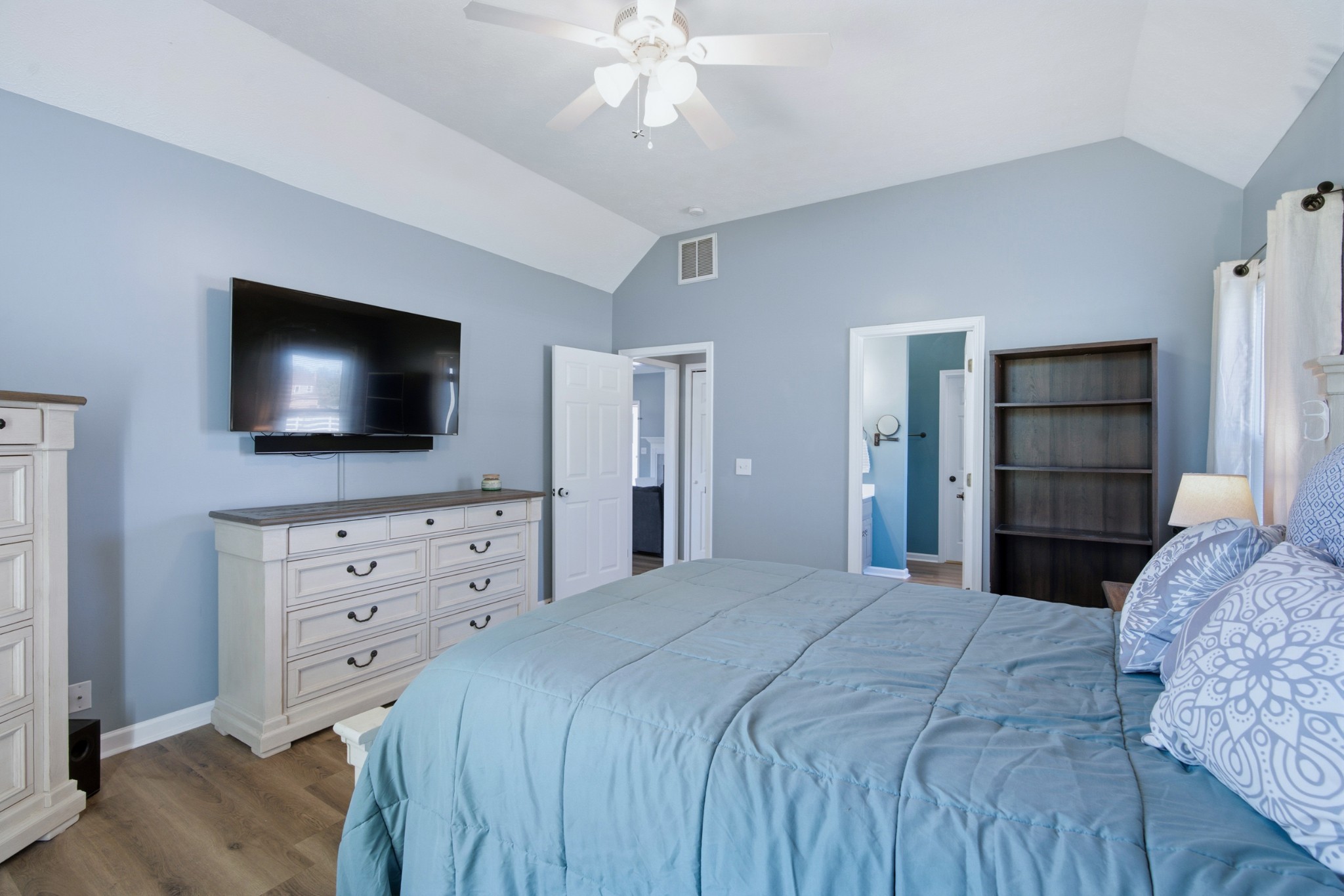 1050 Moncrief Cir