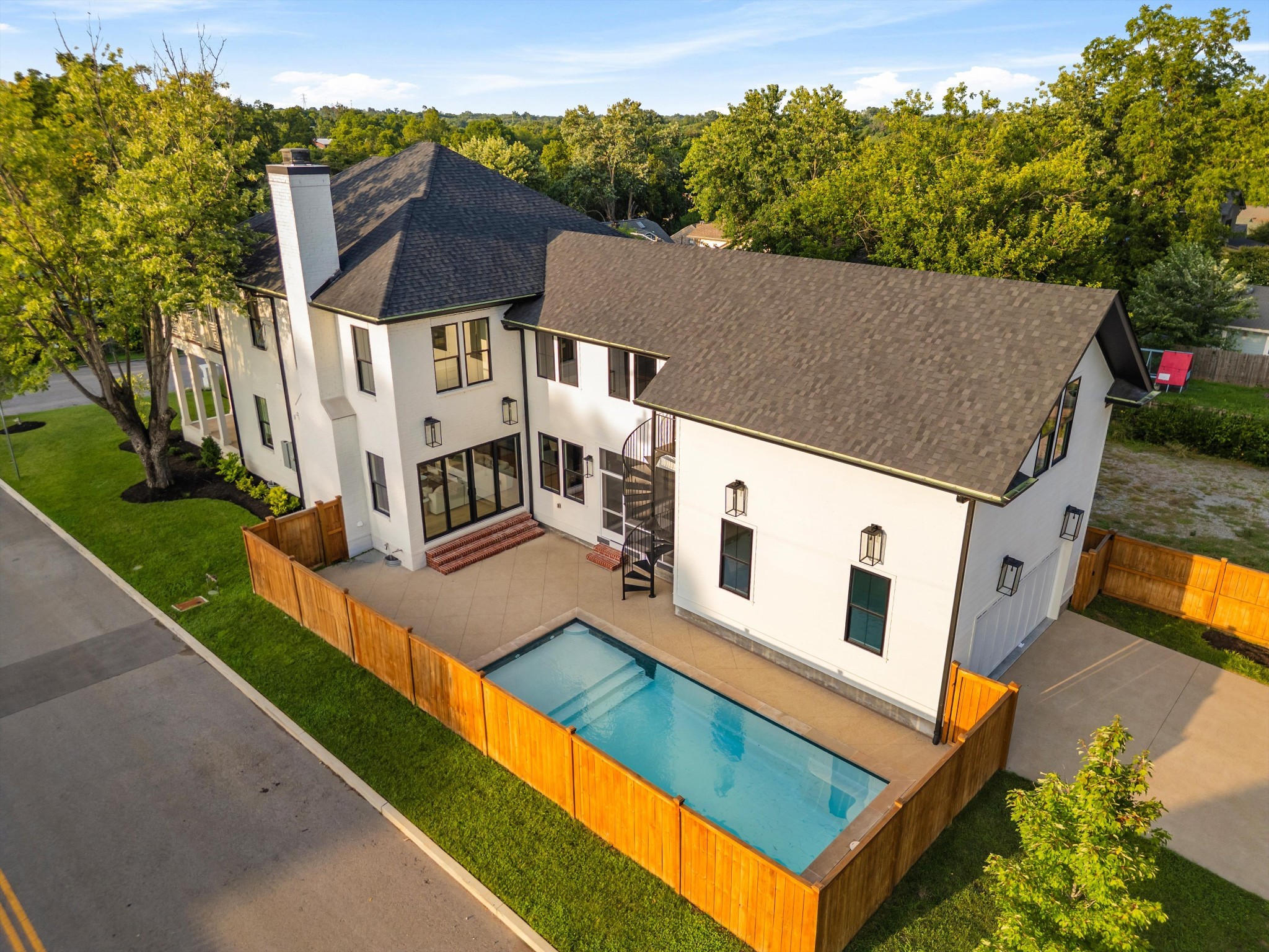 1900 Eastside Ave