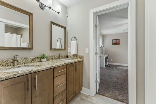 1100 Port William Ct
