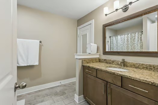 1100 Port William Ct
