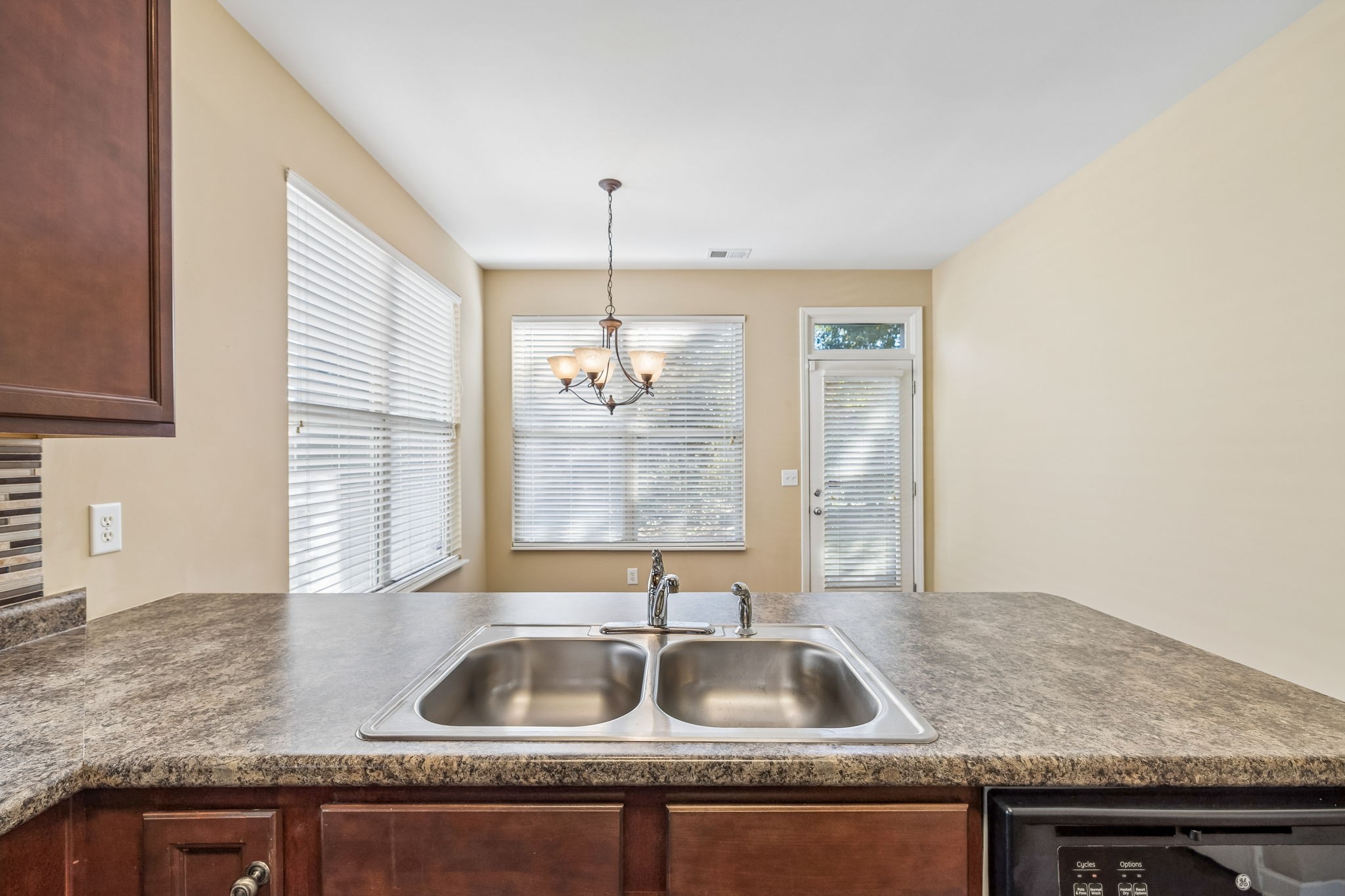 580 Griffin Cir