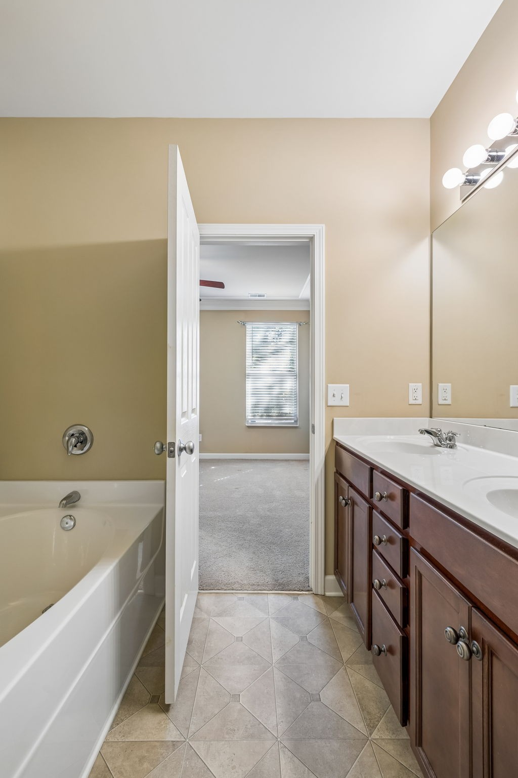 580 Griffin Cir