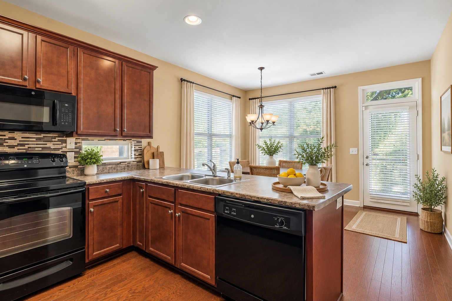 580 Griffin Cir