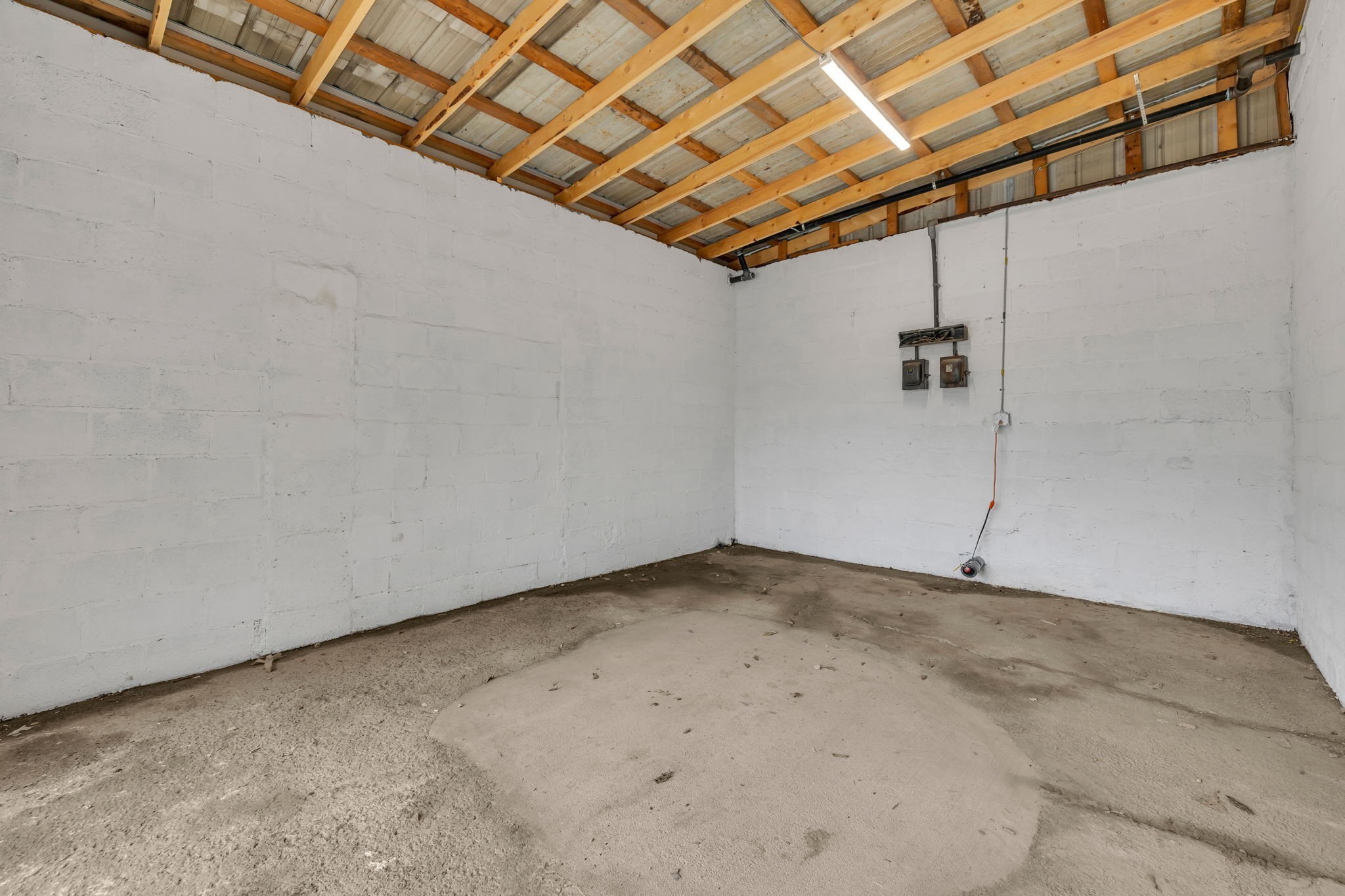 319 E Main St
