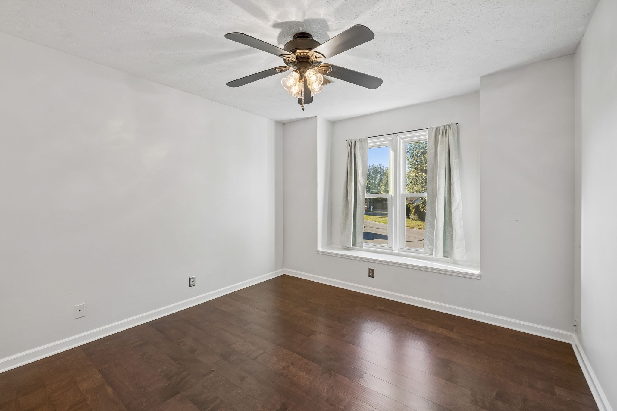 104 Creekside Ct