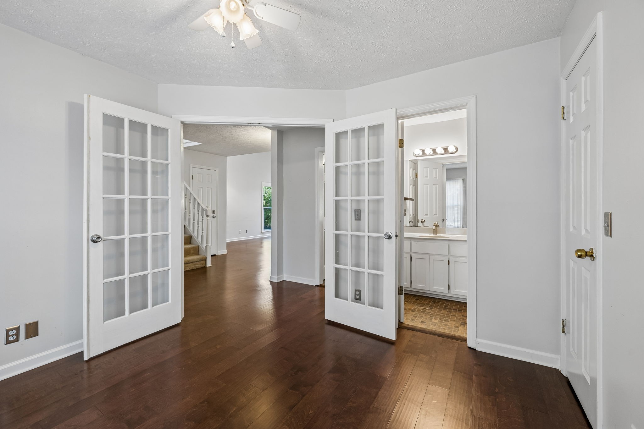 104 Creekside Ct