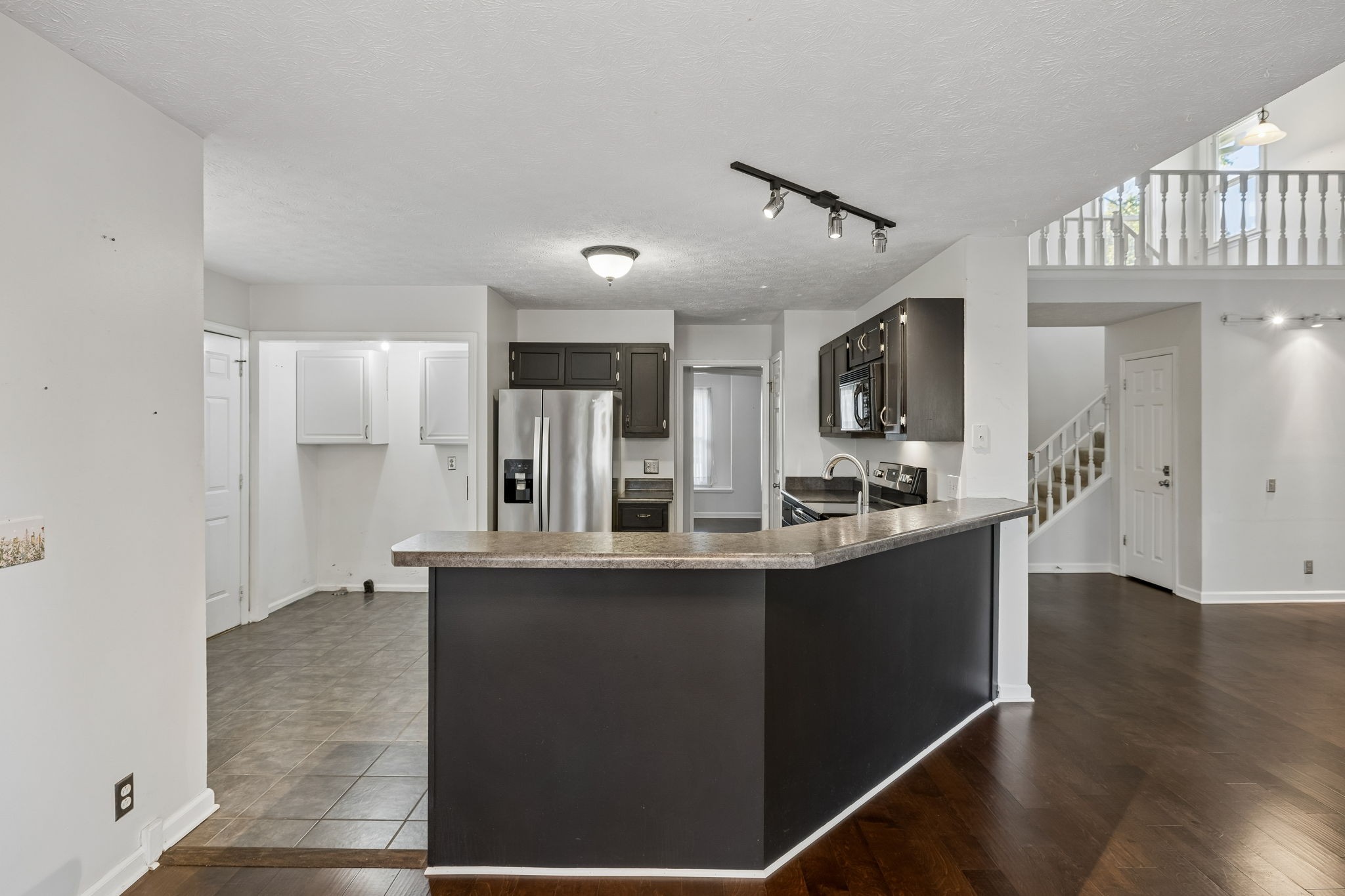 104 Creekside Ct