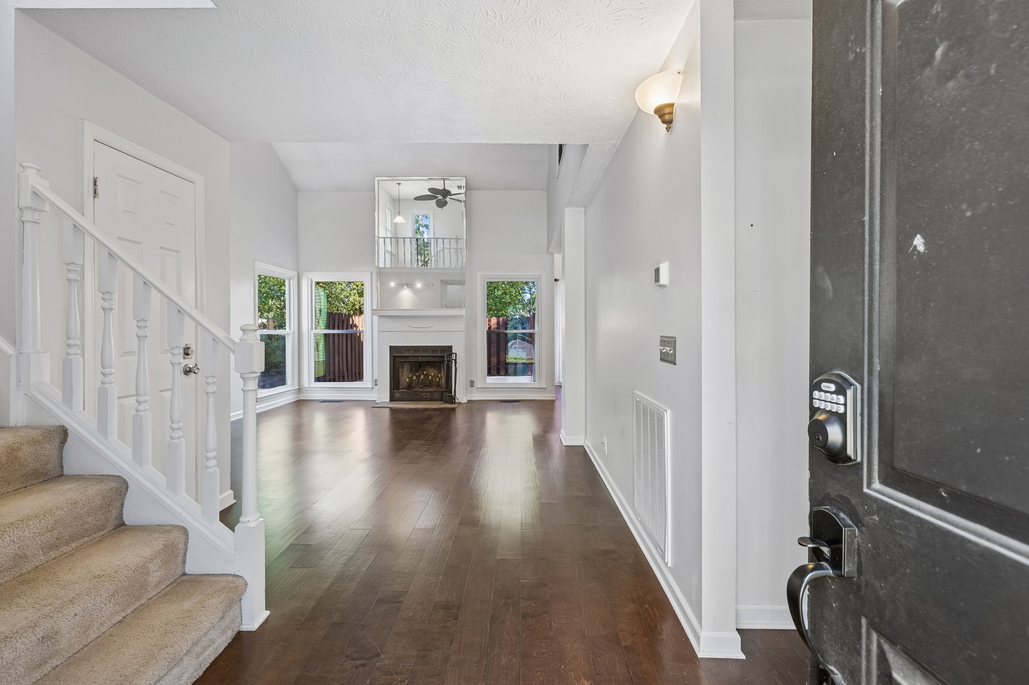 104 Creekside Ct