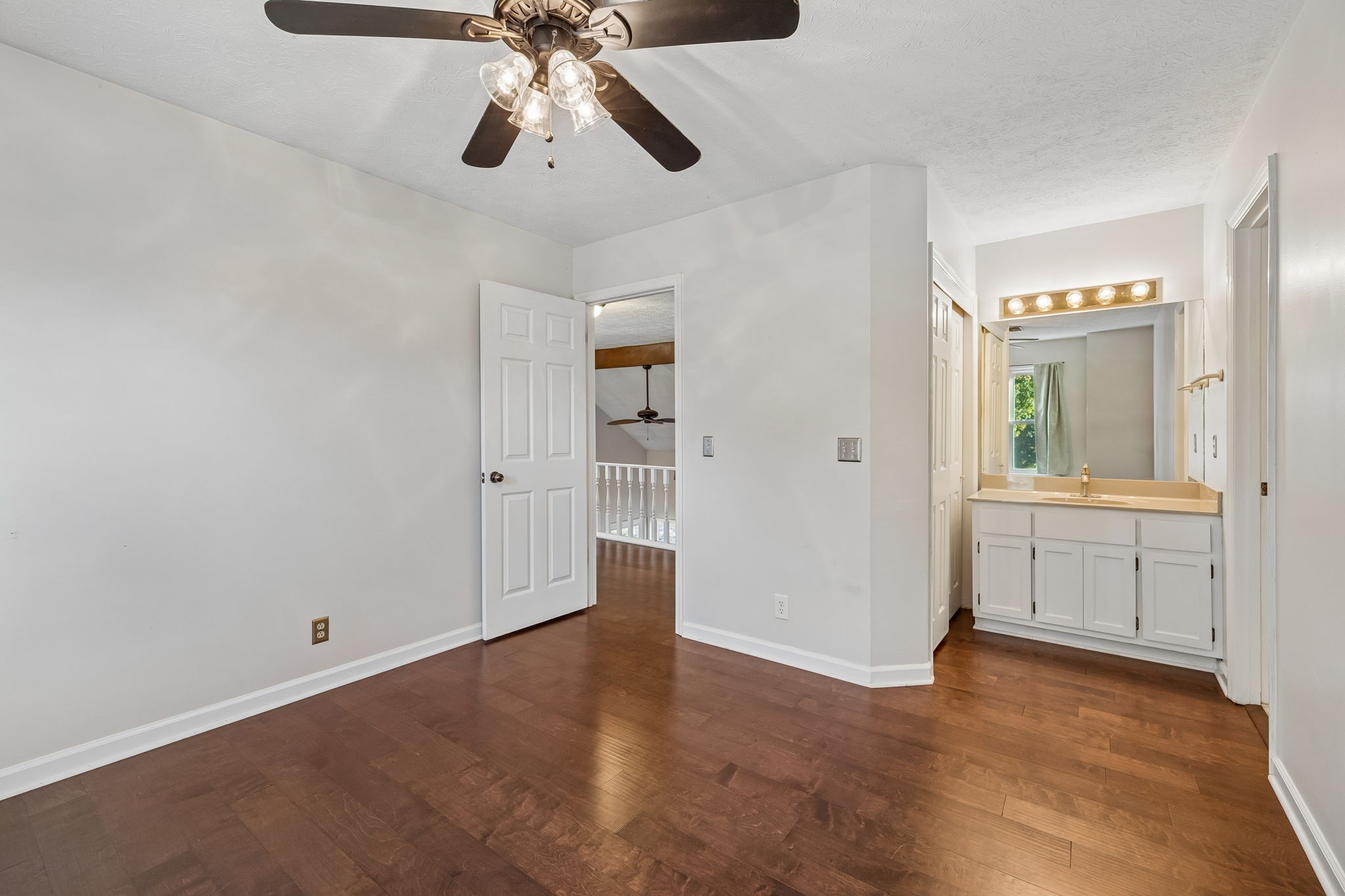 104 Creekside Ct