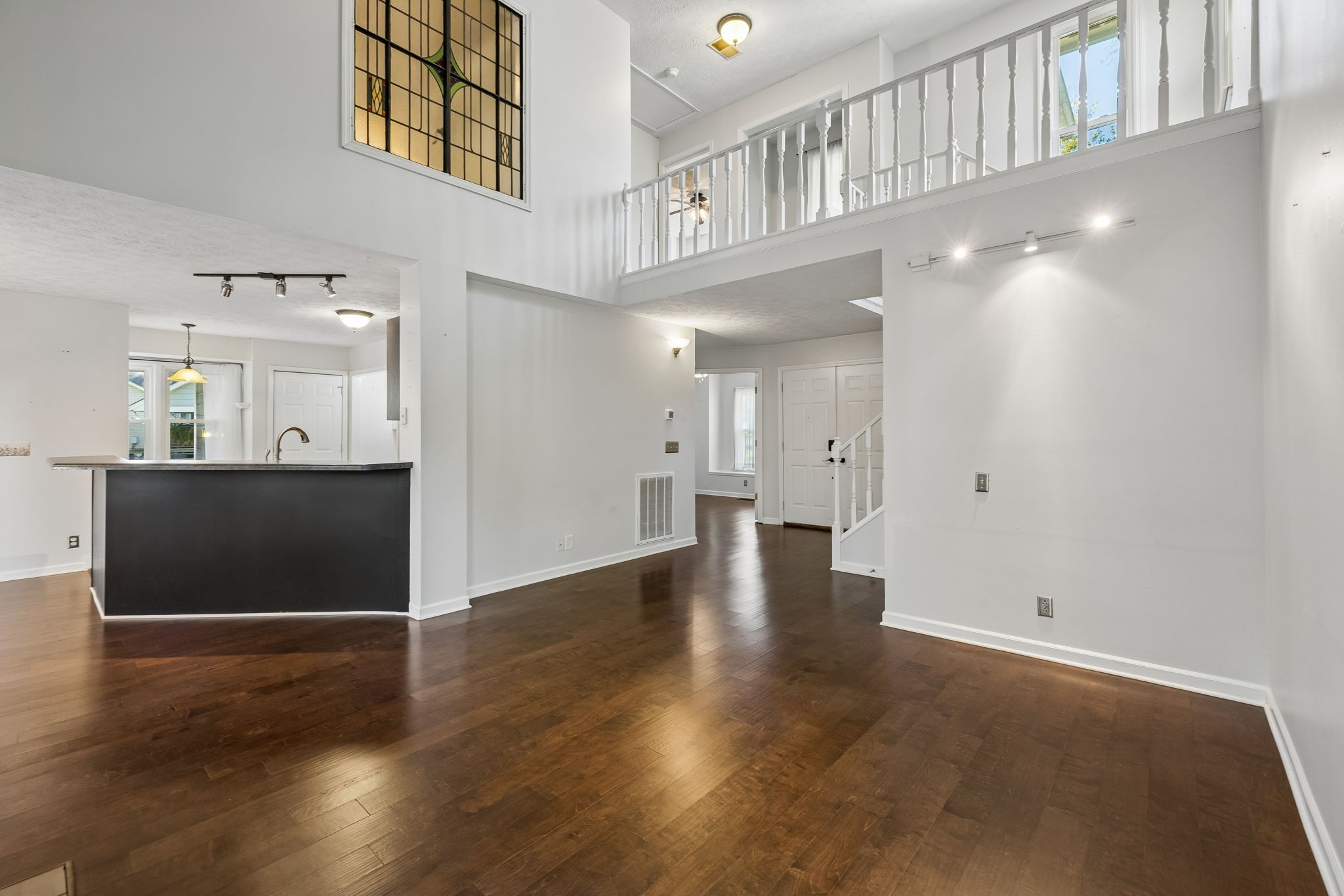 104 Creekside Ct