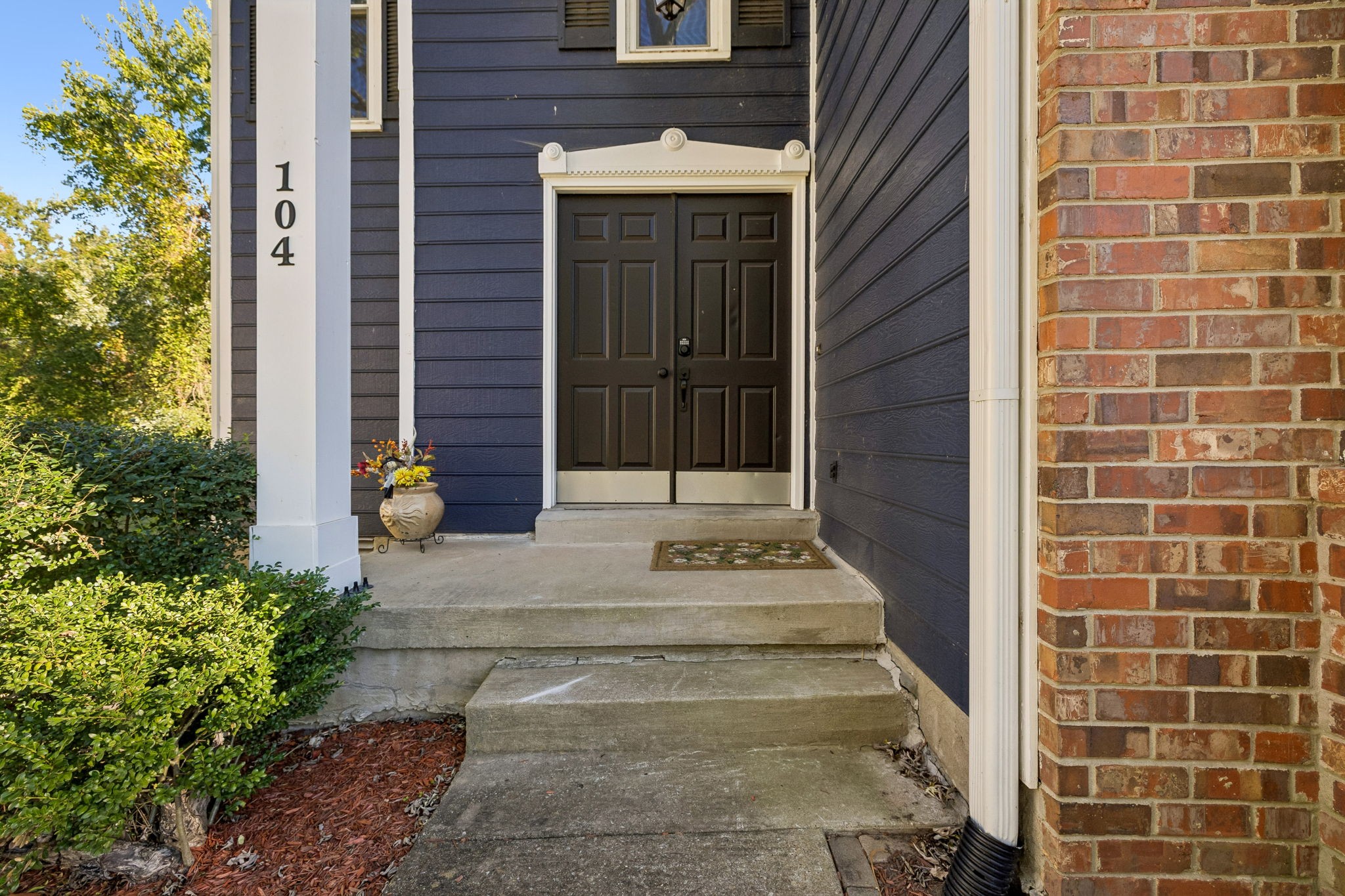 104 Creekside Ct