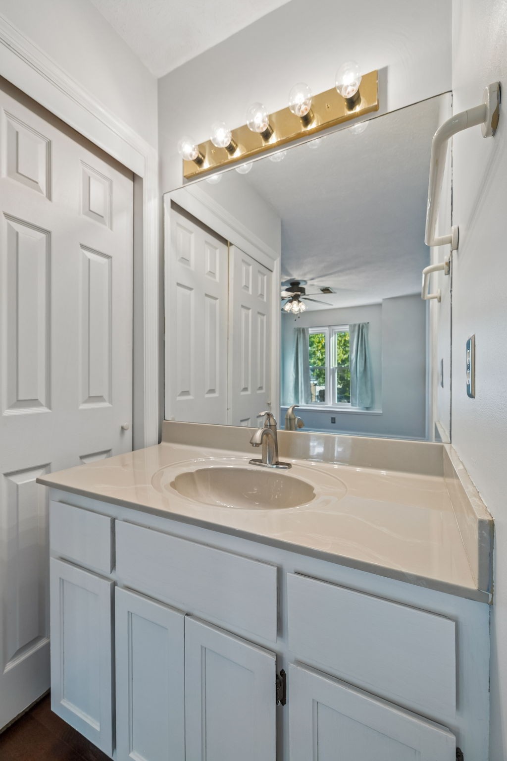 104 Creekside Ct