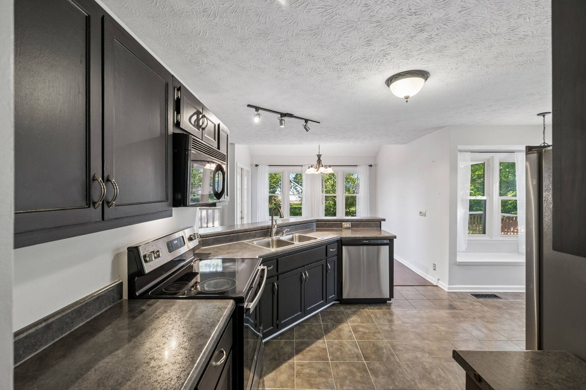 104 Creekside Ct