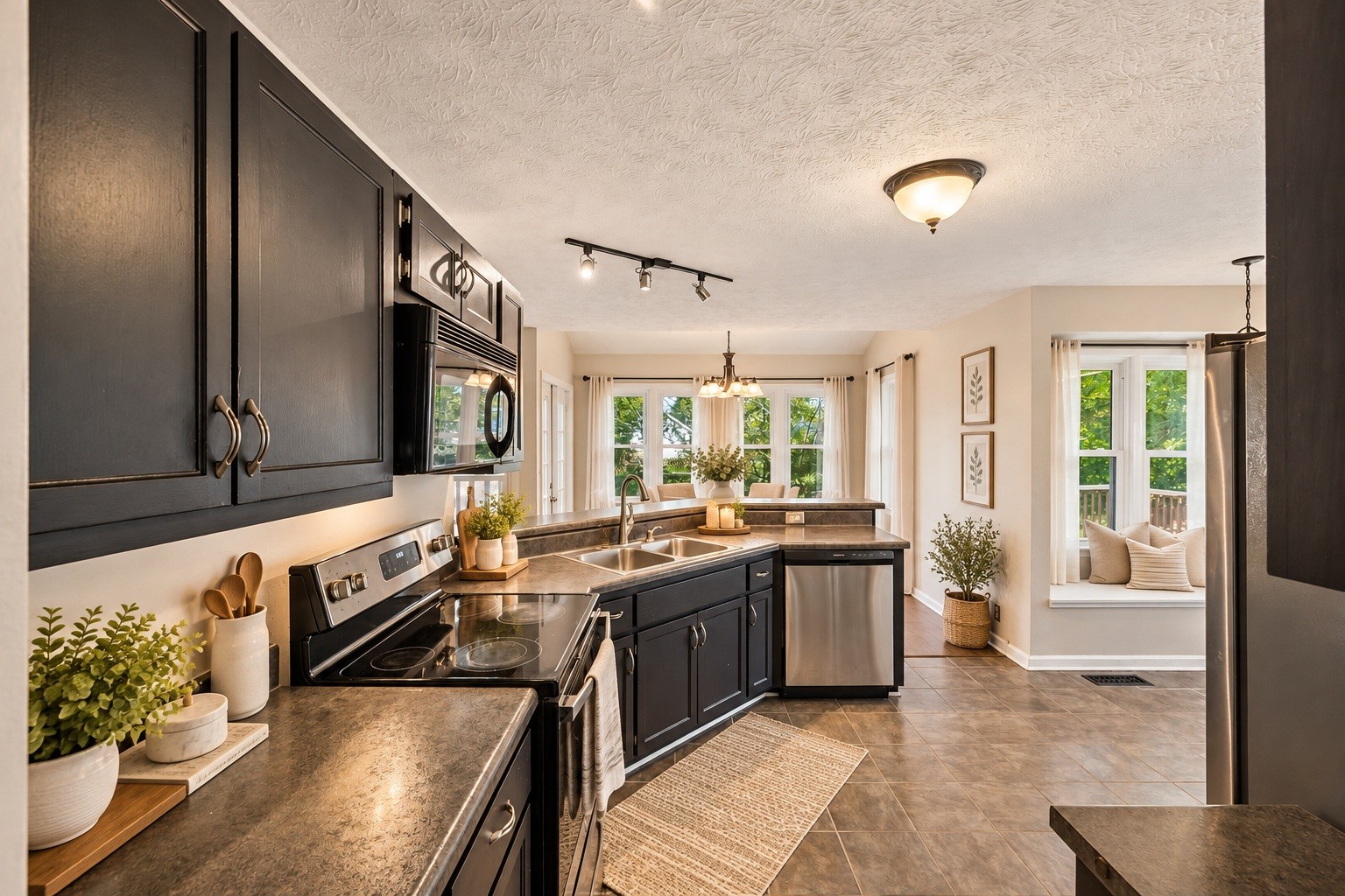 104 Creekside Ct
