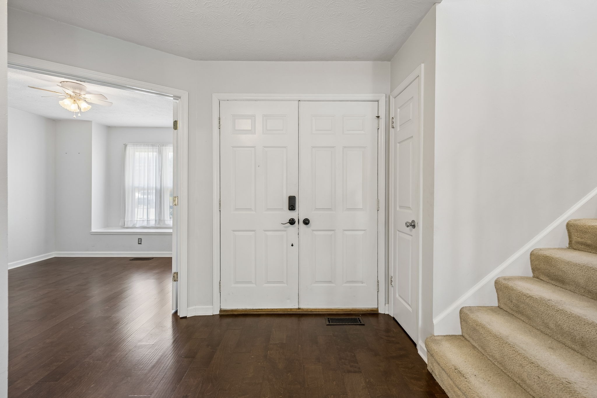104 Creekside Ct