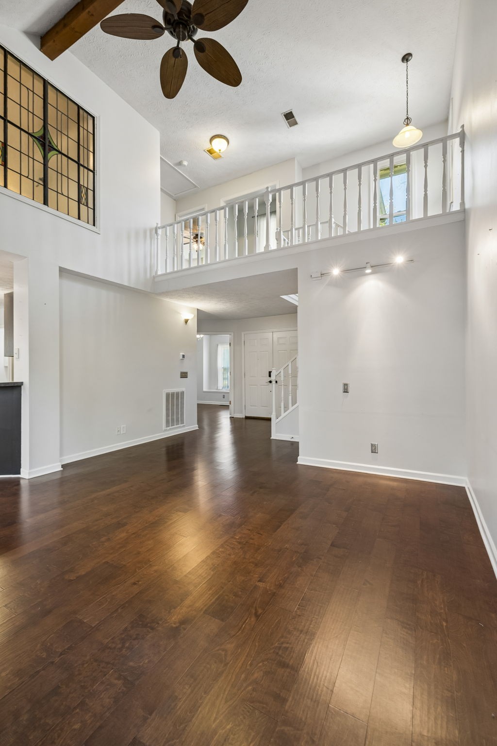 104 Creekside Ct