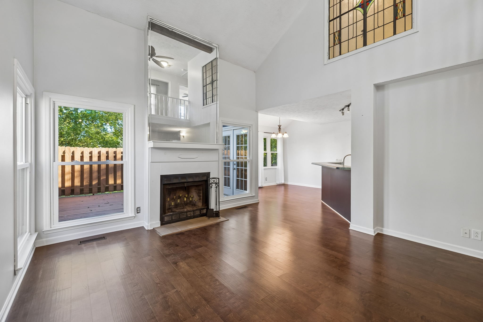 104 Creekside Ct