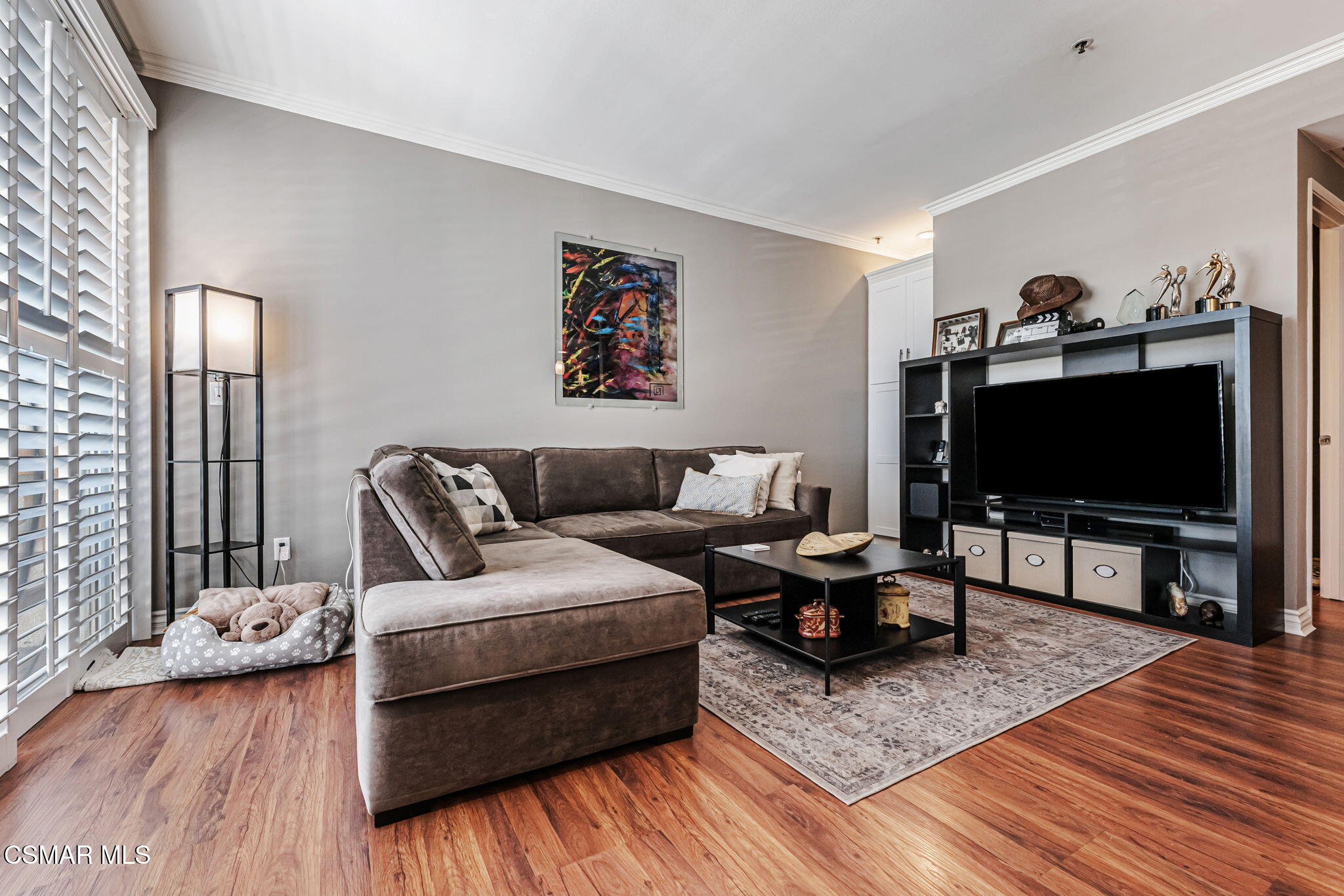 5350 White Oak Avenue, 307