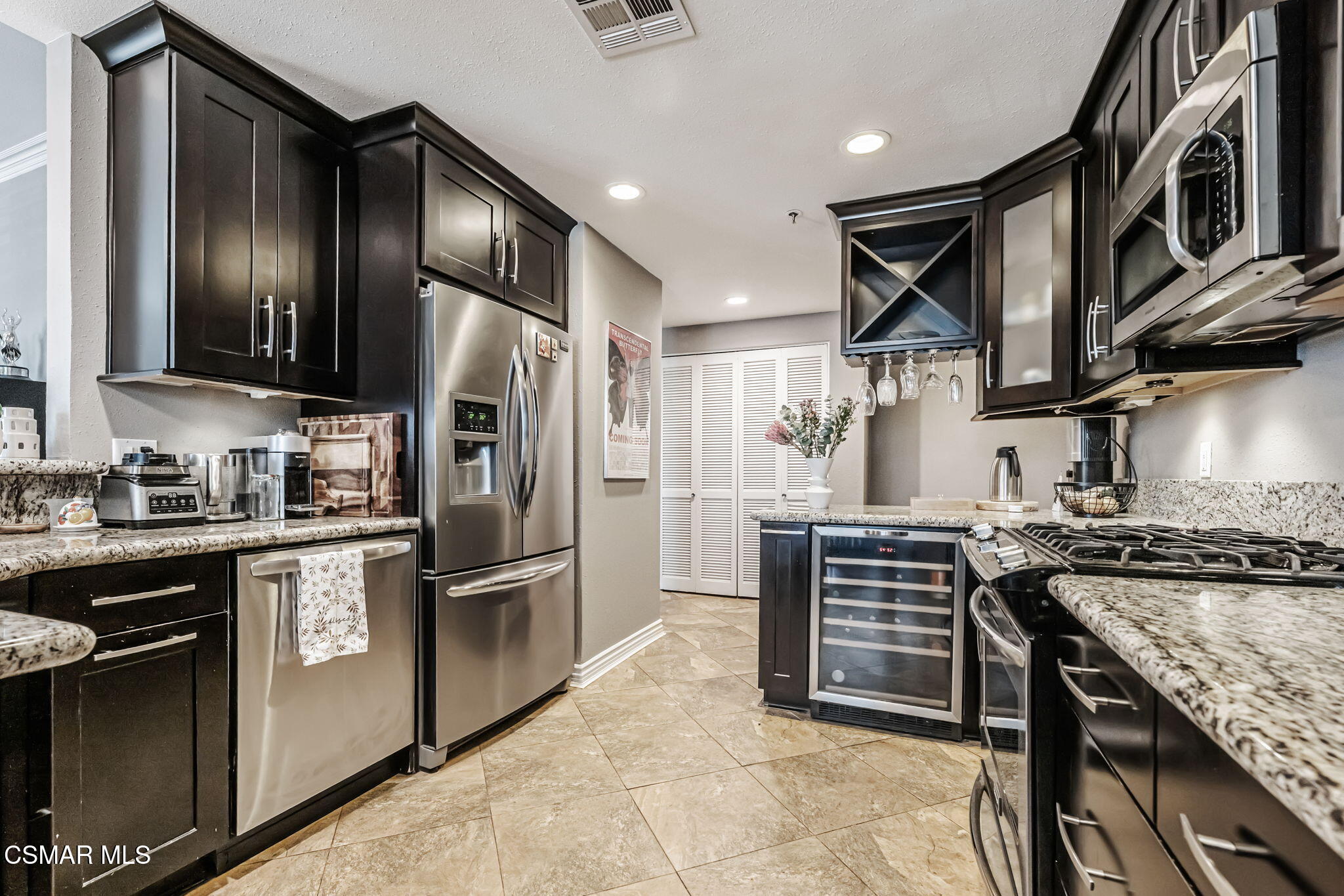 5350 White Oak Avenue, 307