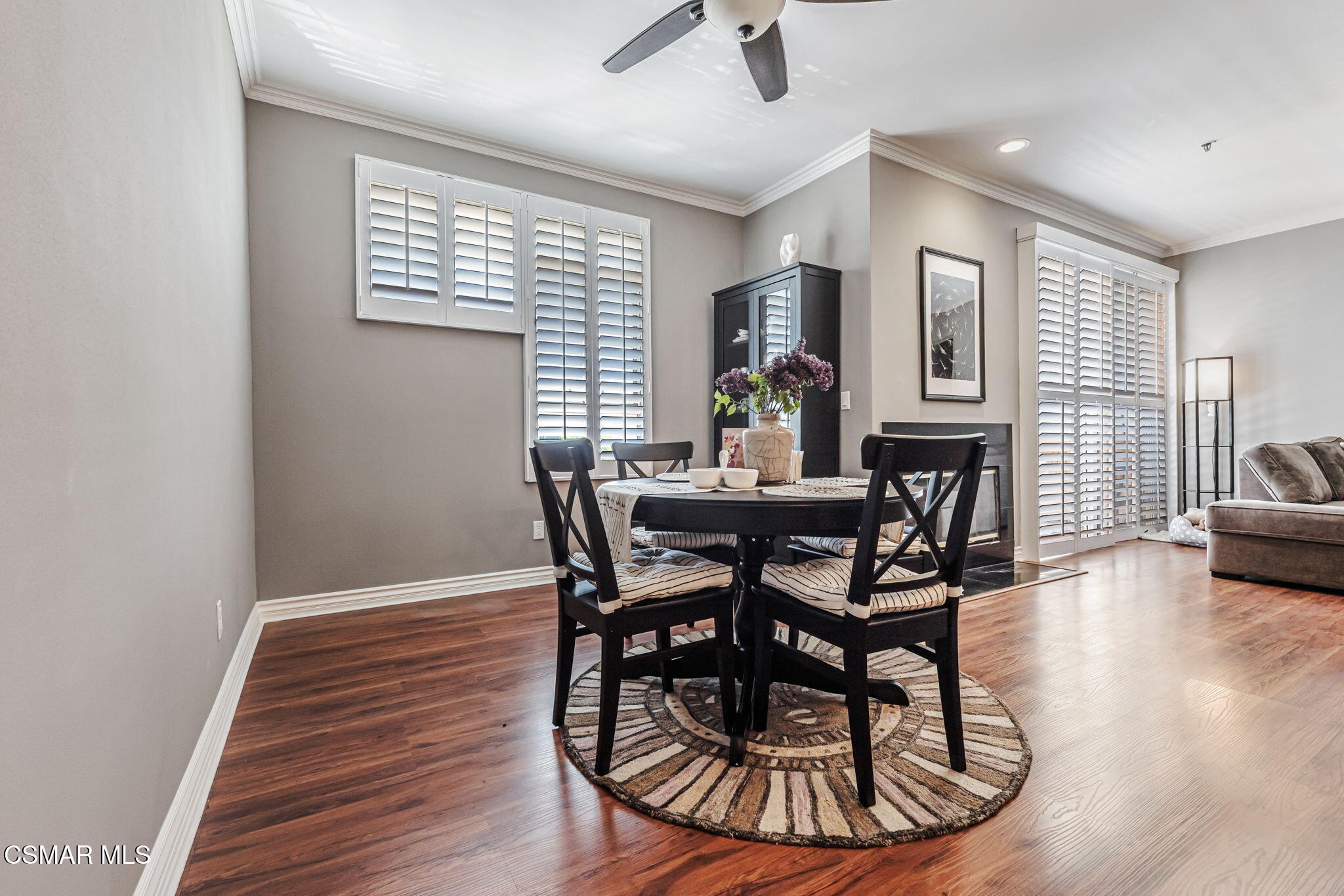 5350 White Oak Avenue, 307