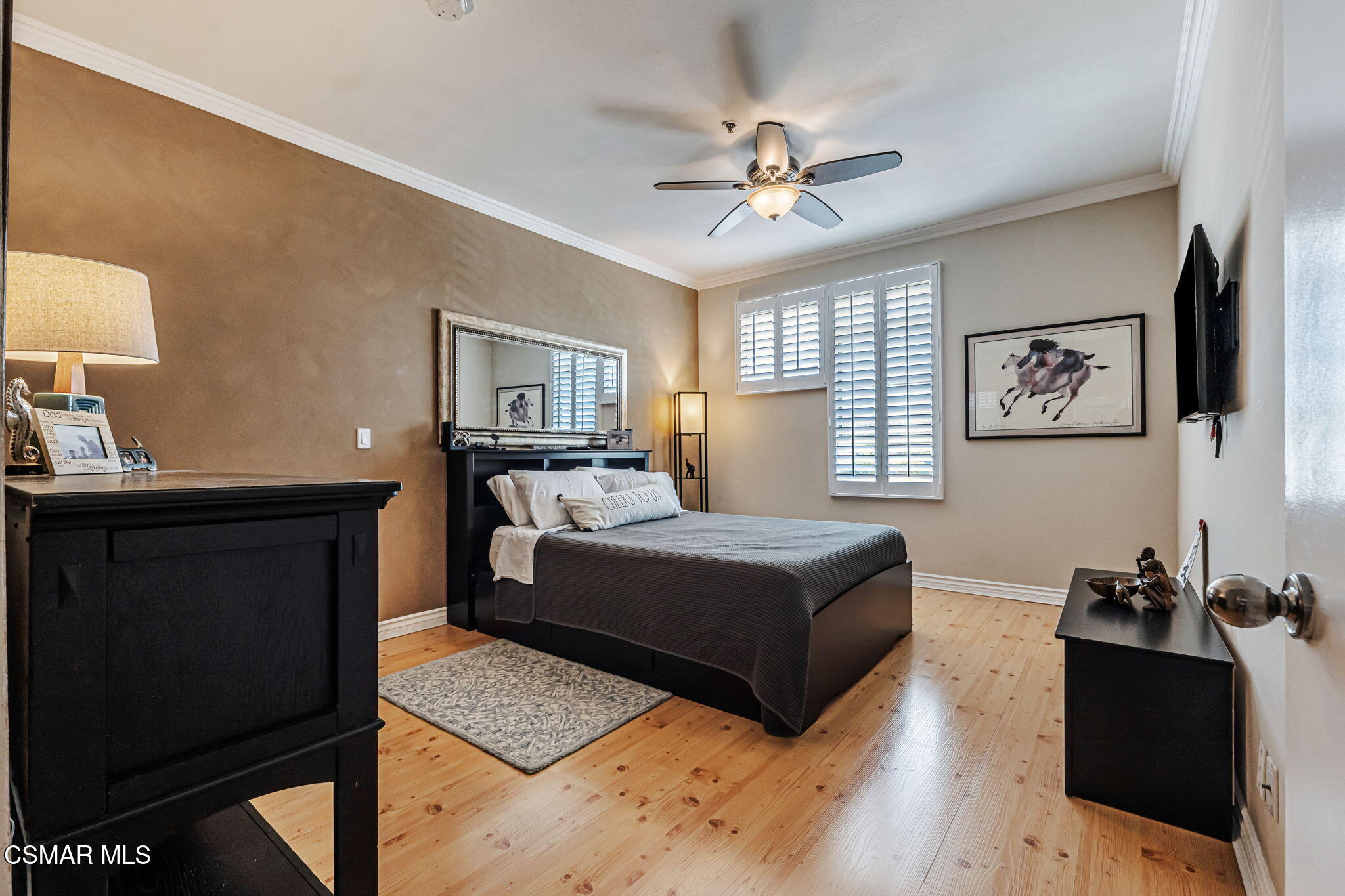 5350 White Oak Avenue, 307