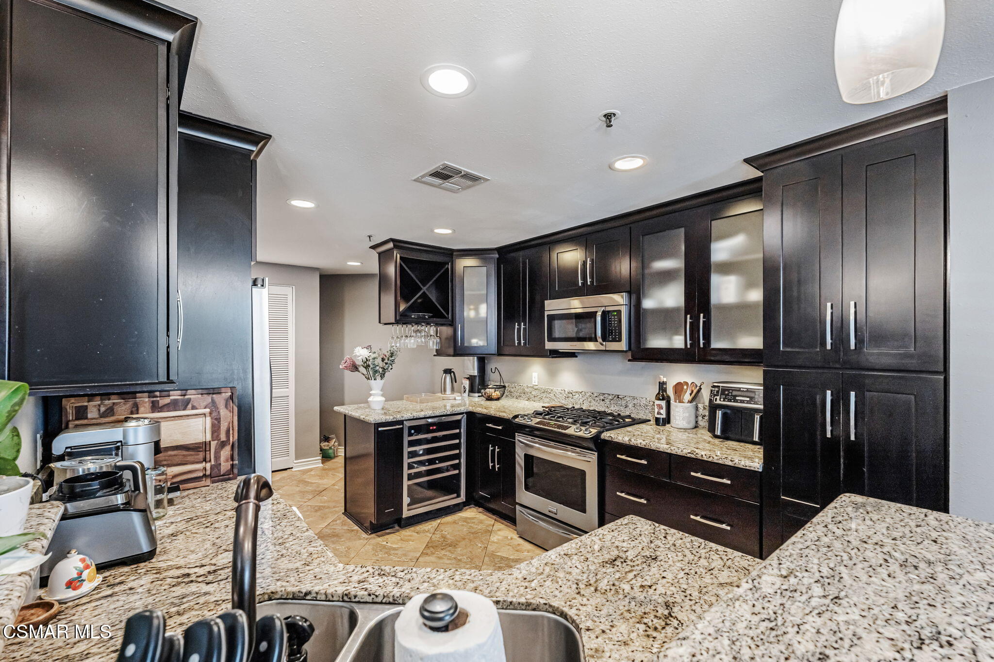 5350 White Oak Avenue, 307