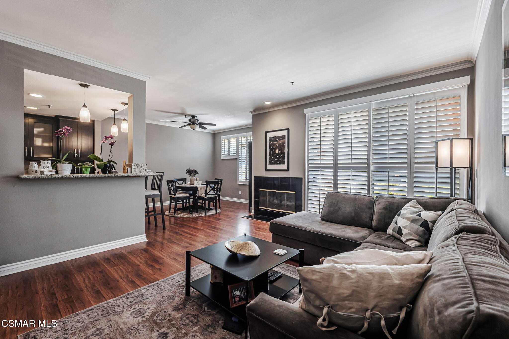 5350 White Oak Avenue, 307