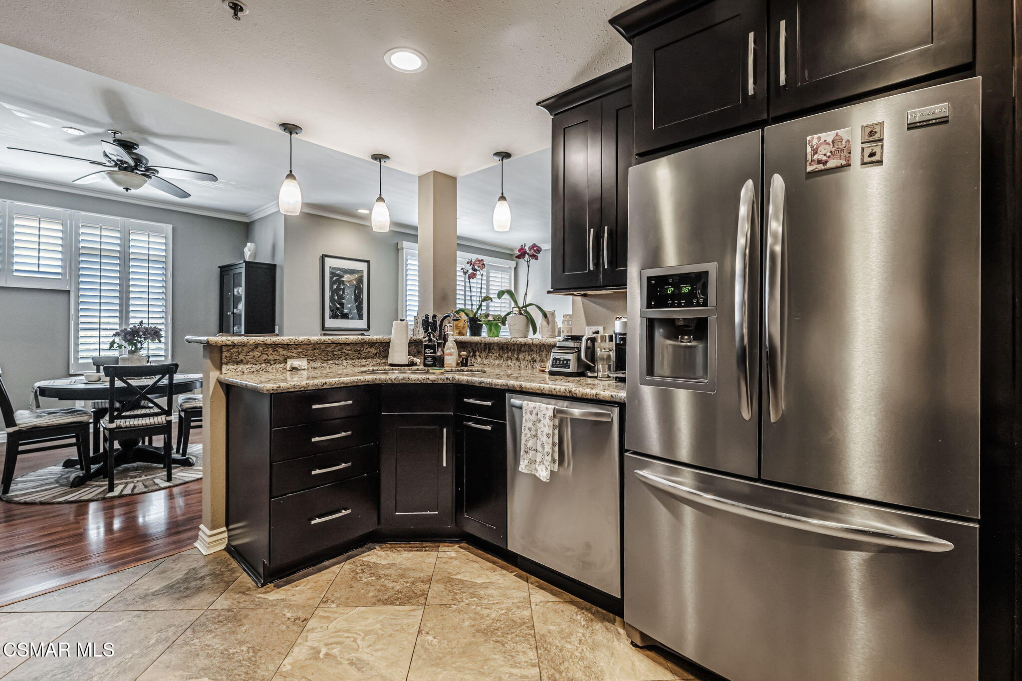 5350 White Oak Avenue, 307