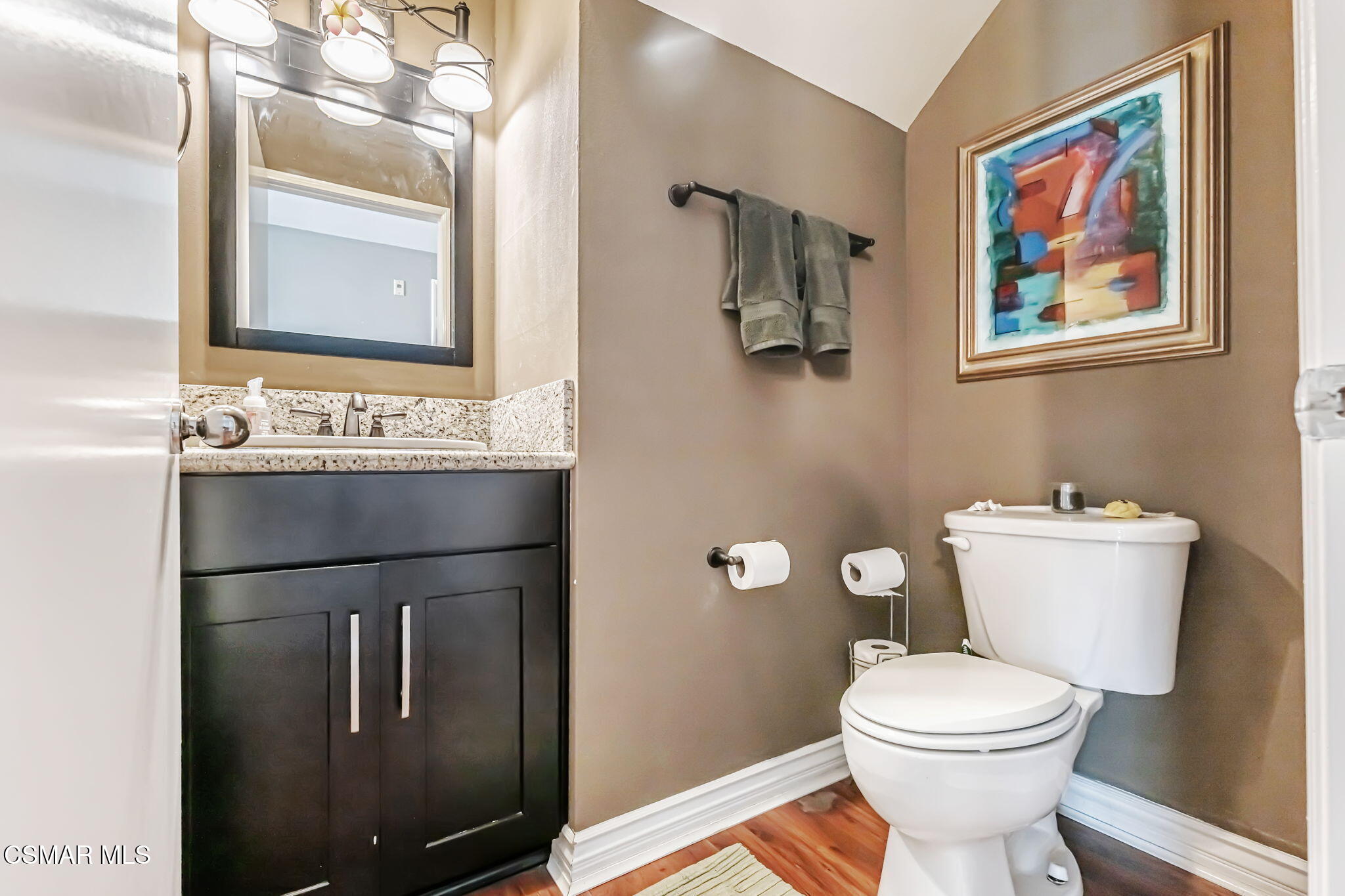 5350 White Oak Avenue, 307