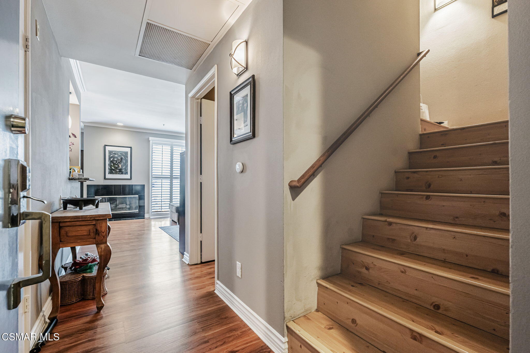 5350 White Oak Avenue, 307