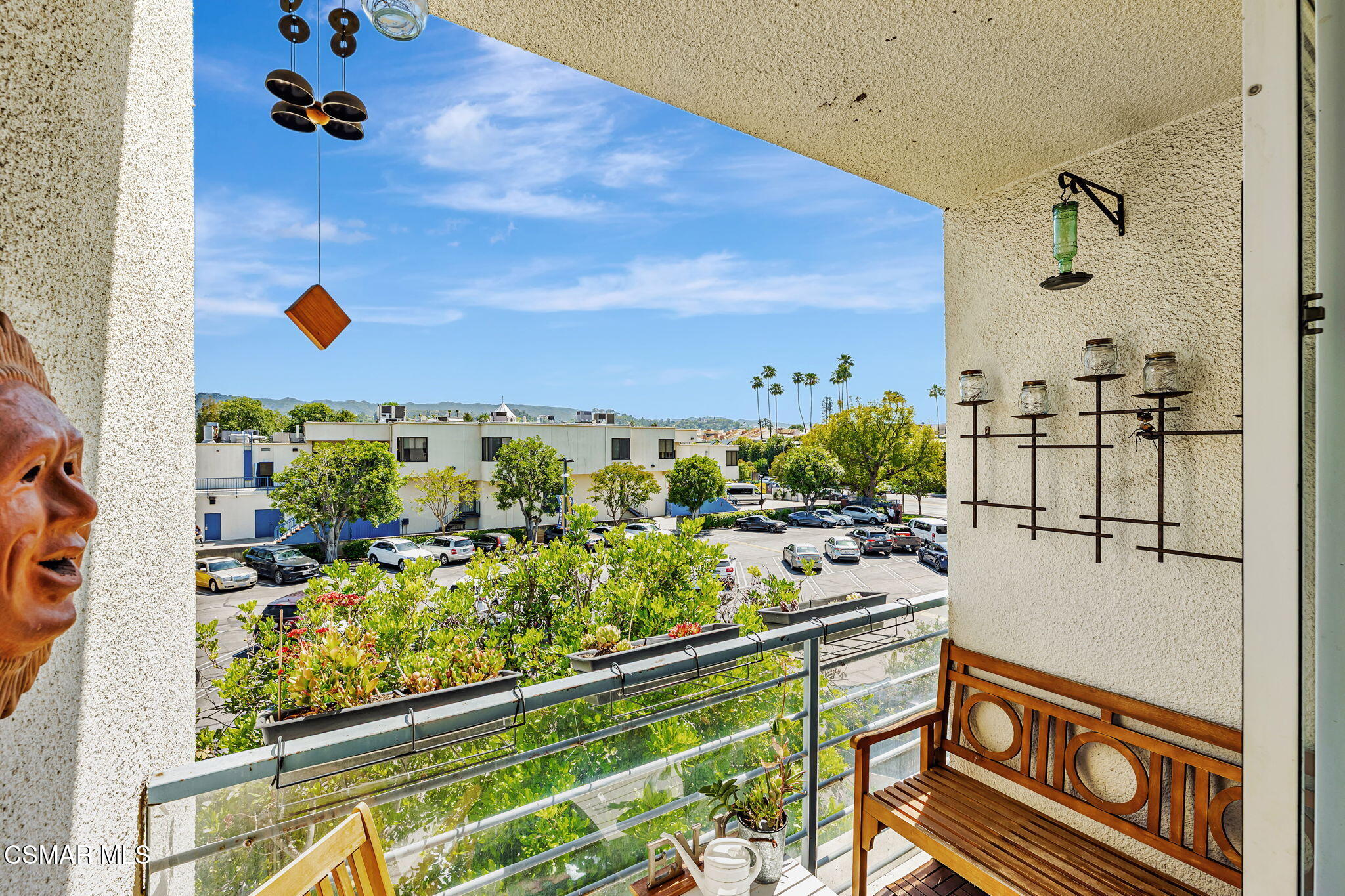 5350 White Oak Avenue, 307