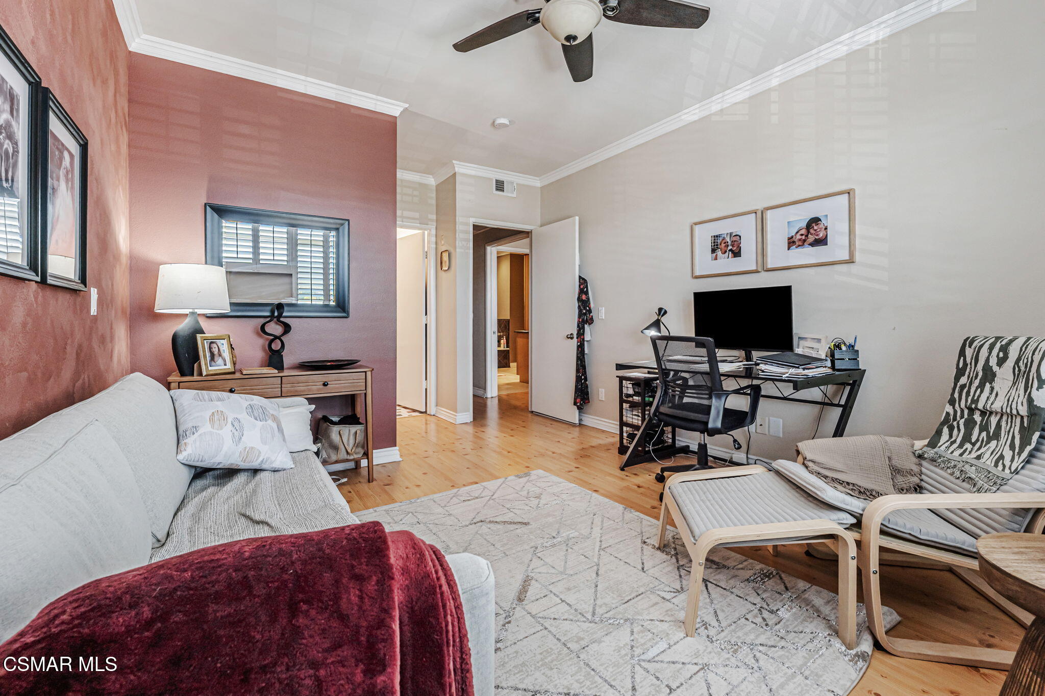 5350 White Oak Avenue, 307