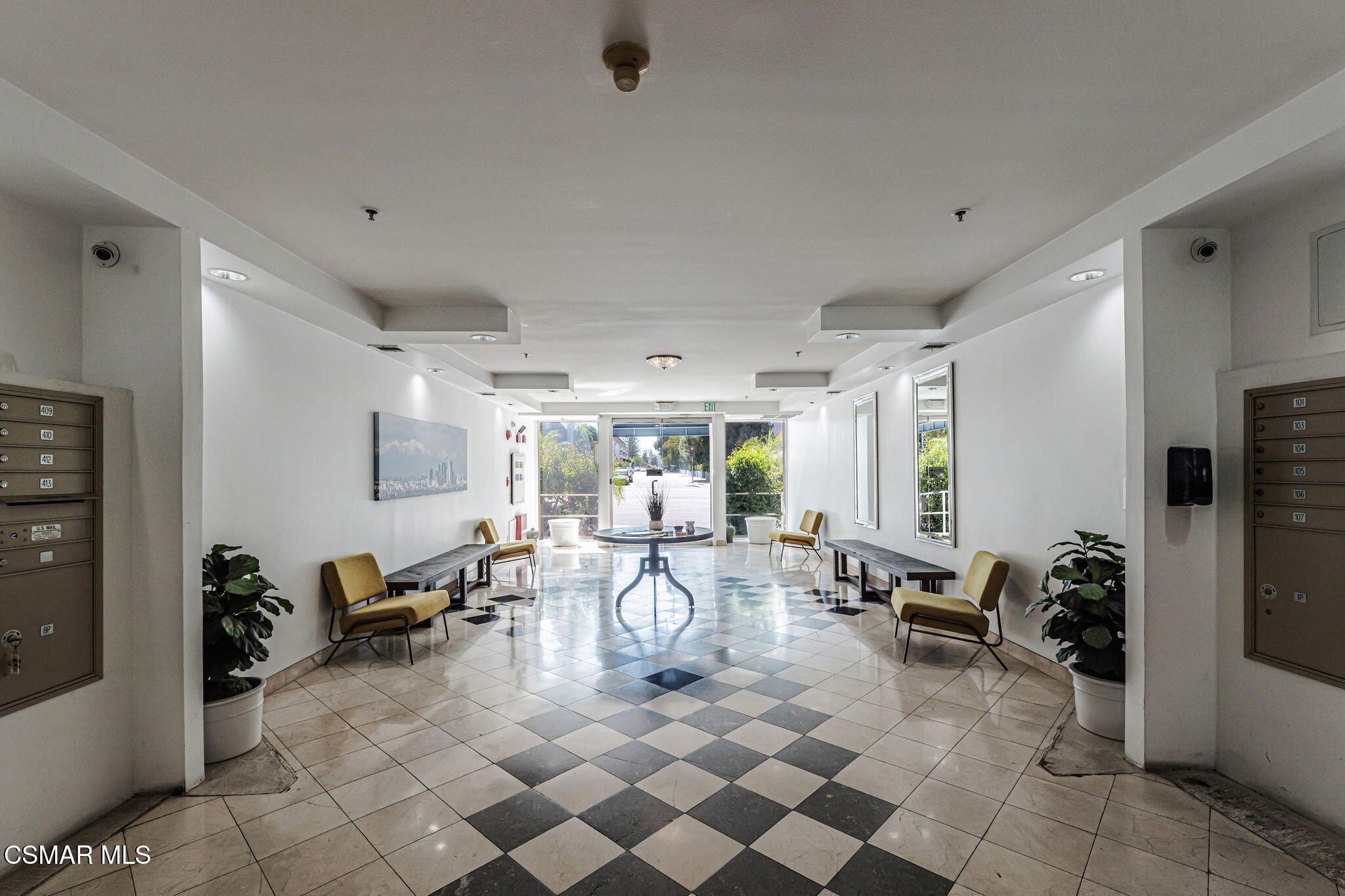 5350 White Oak Avenue, 307