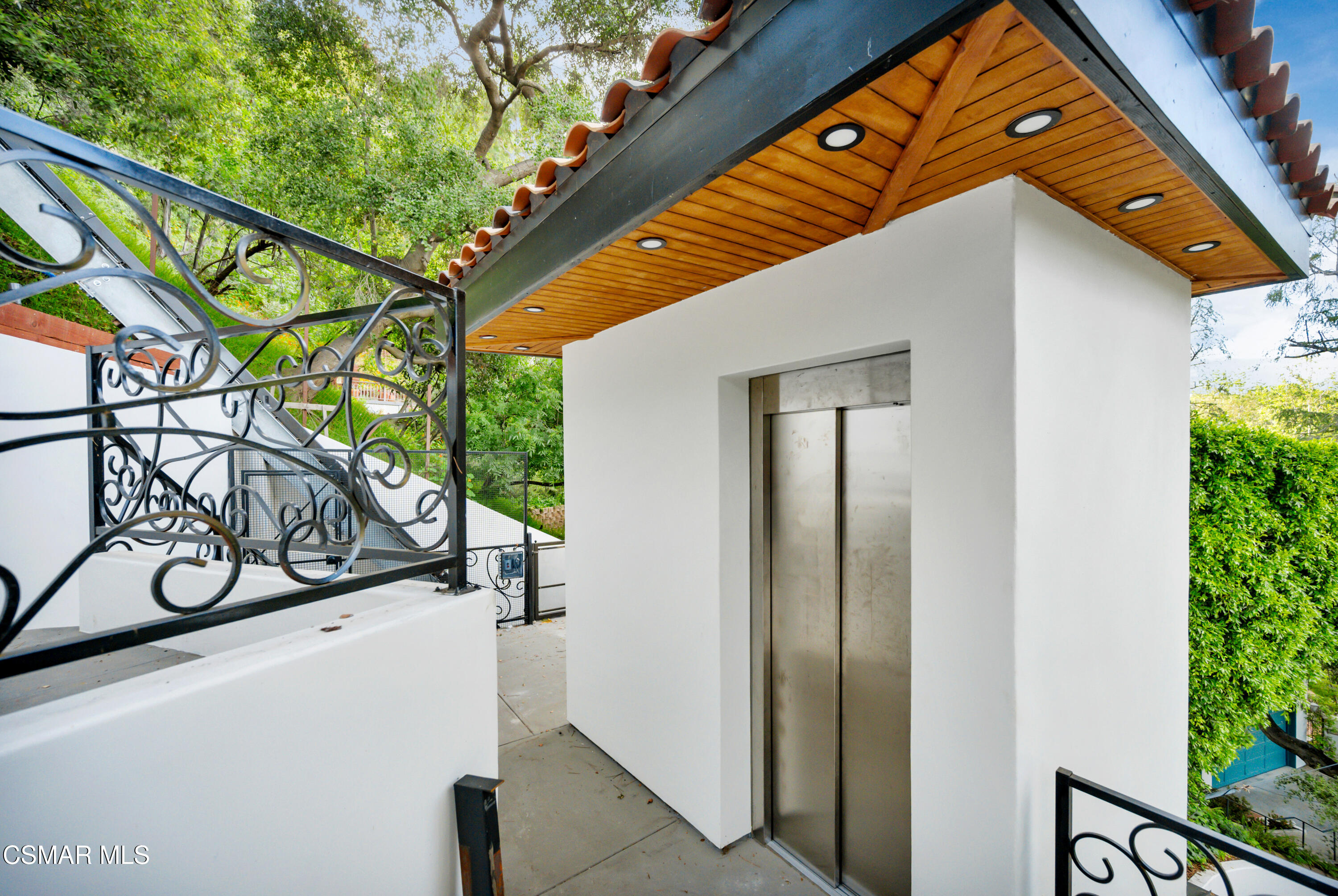1301 N Beverly Drive