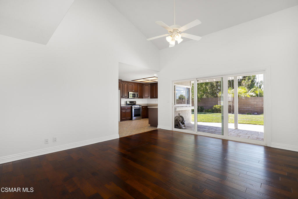 4356 Avenida Simi