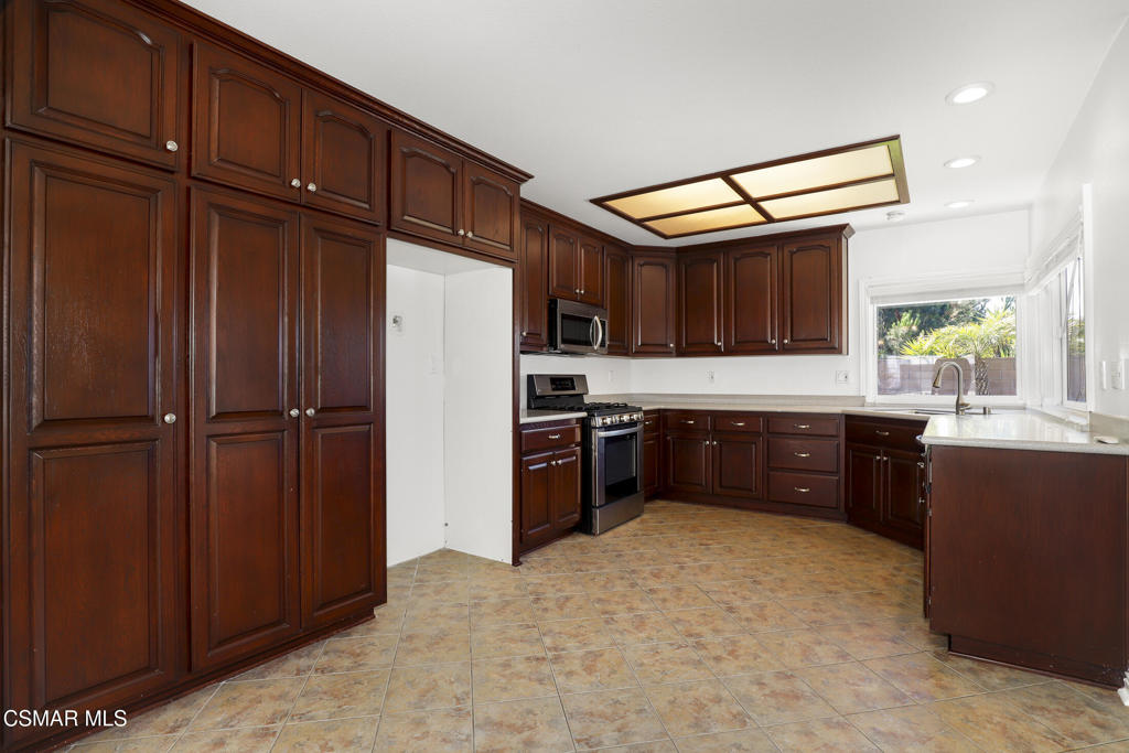 4356 Avenida Simi