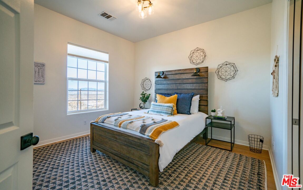 71638 Laura Ln