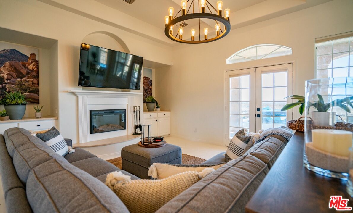 71638 Laura Ln